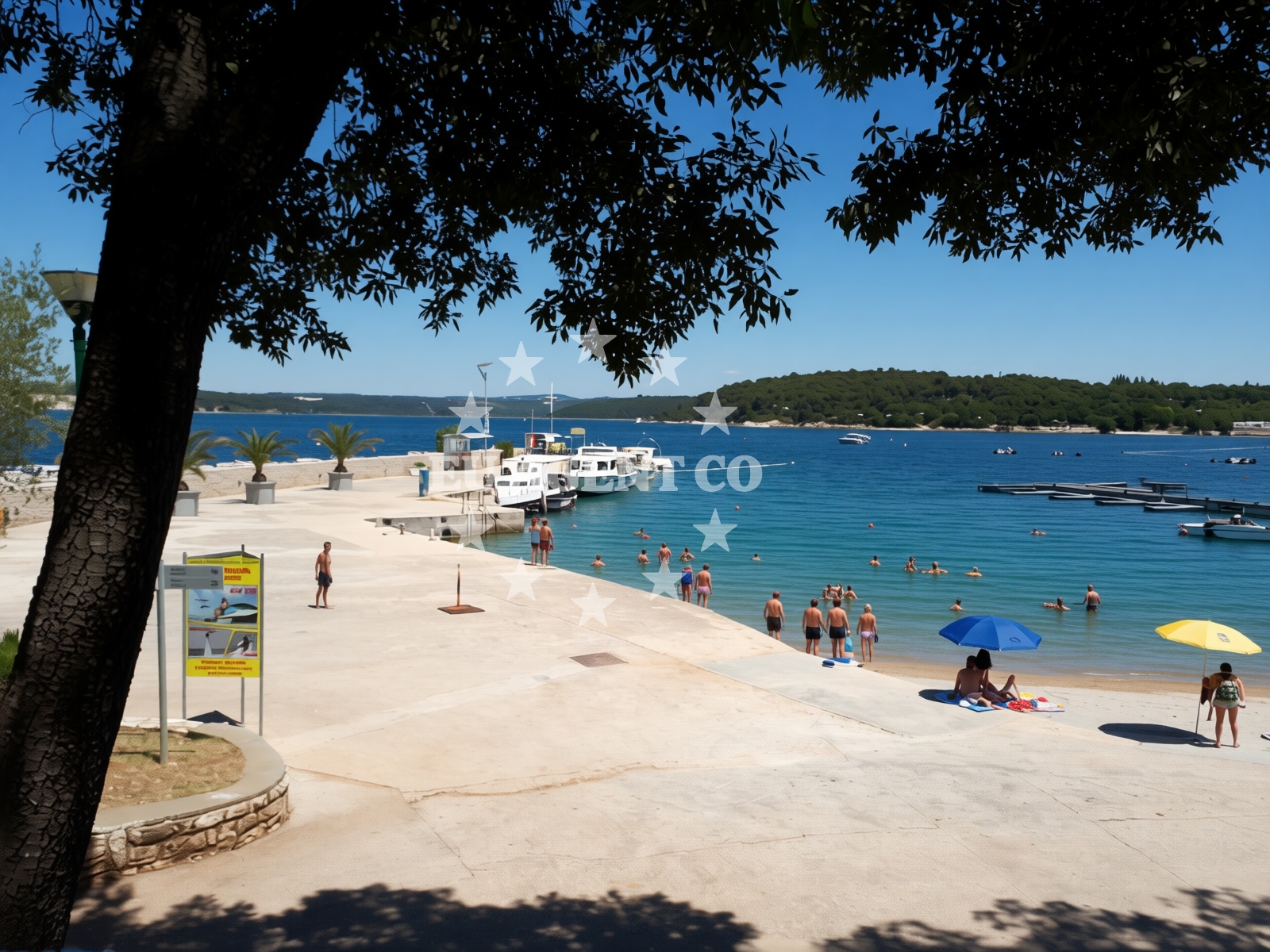 Sea and coastal view of Lanterna beach in Lanterna 6, Tar