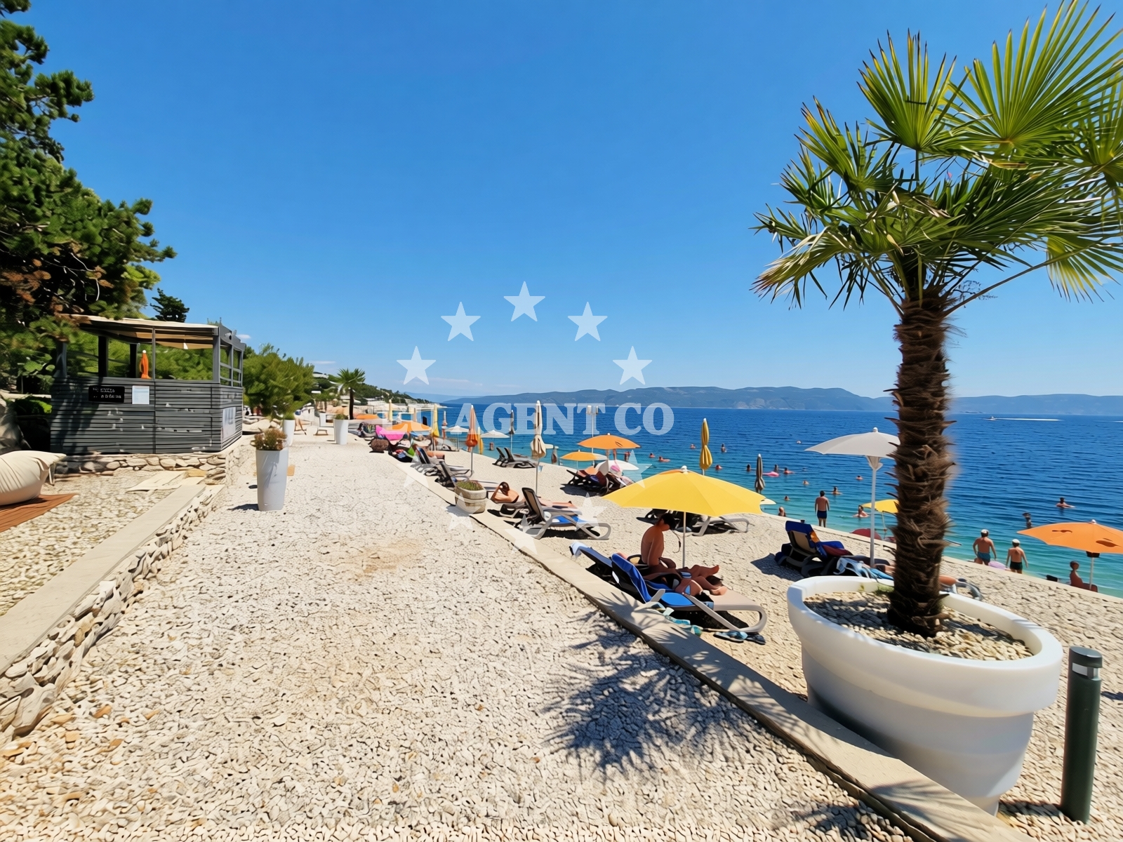 Beach facilities and surroundings at Lanterna Beach in Lanterna 2, Rabac