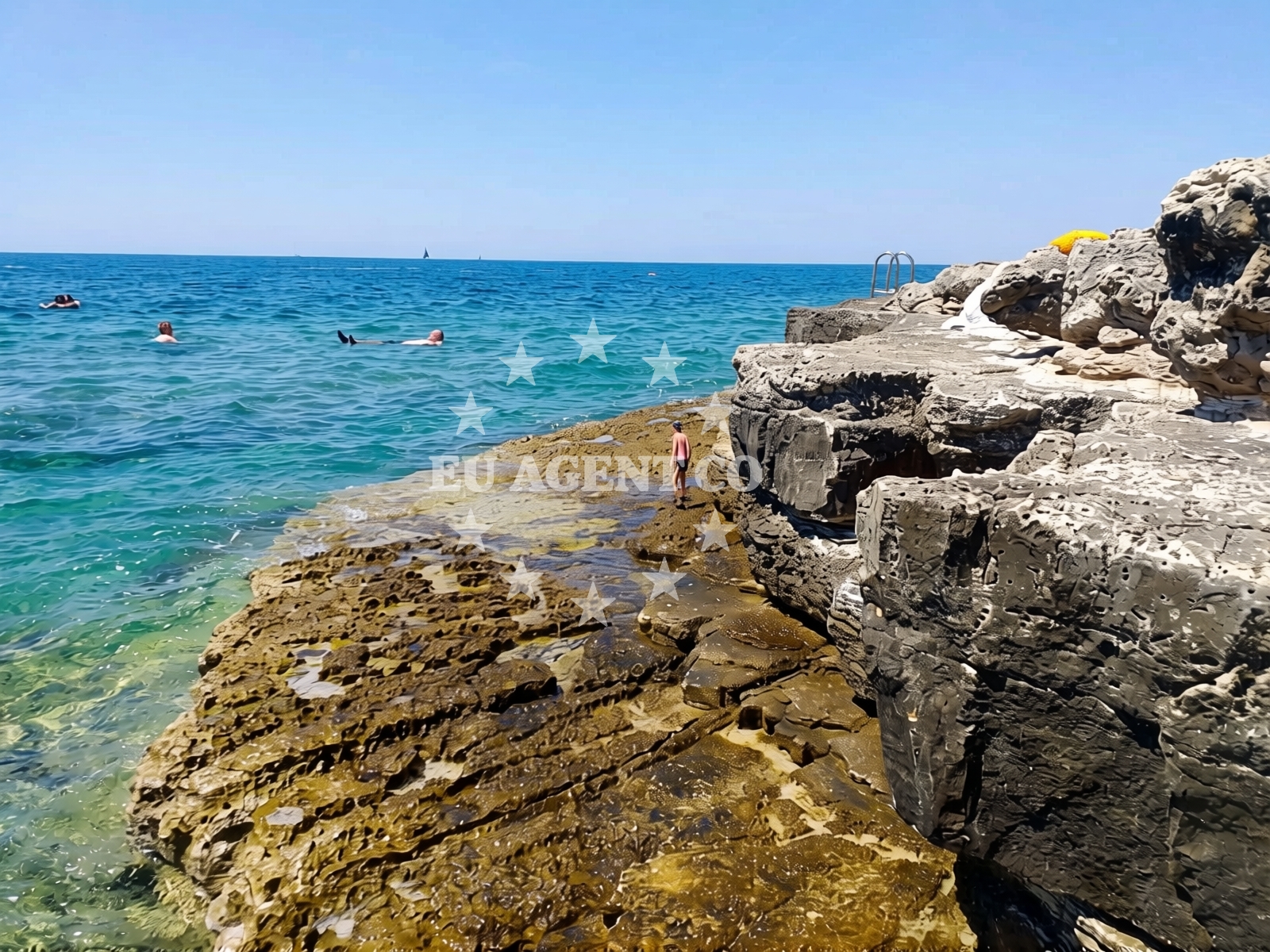 Additional view of Lanterna II beach in Lanterna 6, Tar