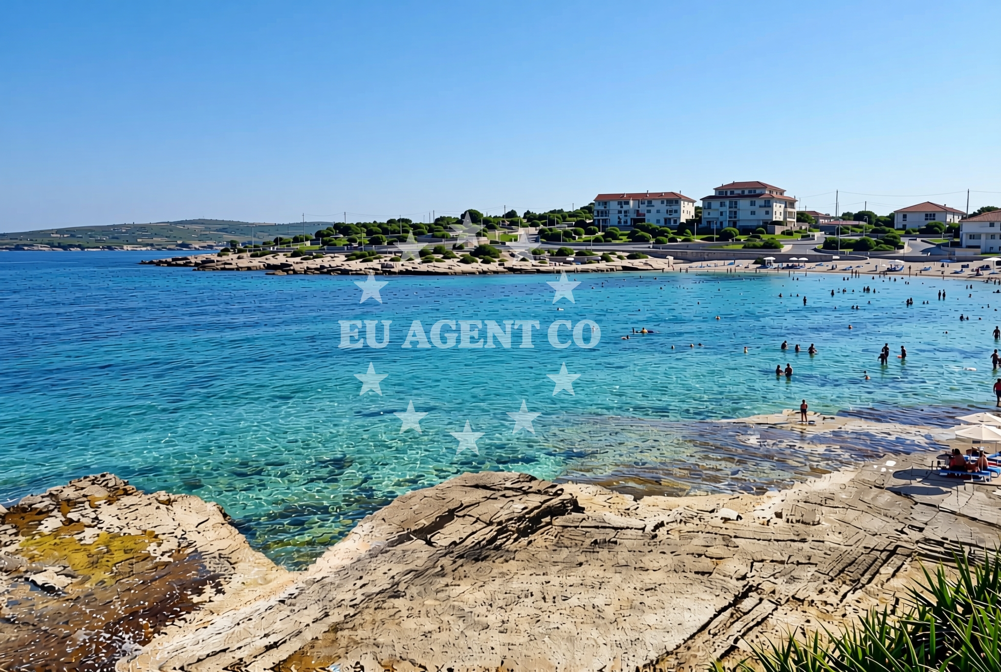 Beach facilities and surroundings at Lanterna istok (dog beach), Vabriga Beach in Lanterna istok (plaža za pse)