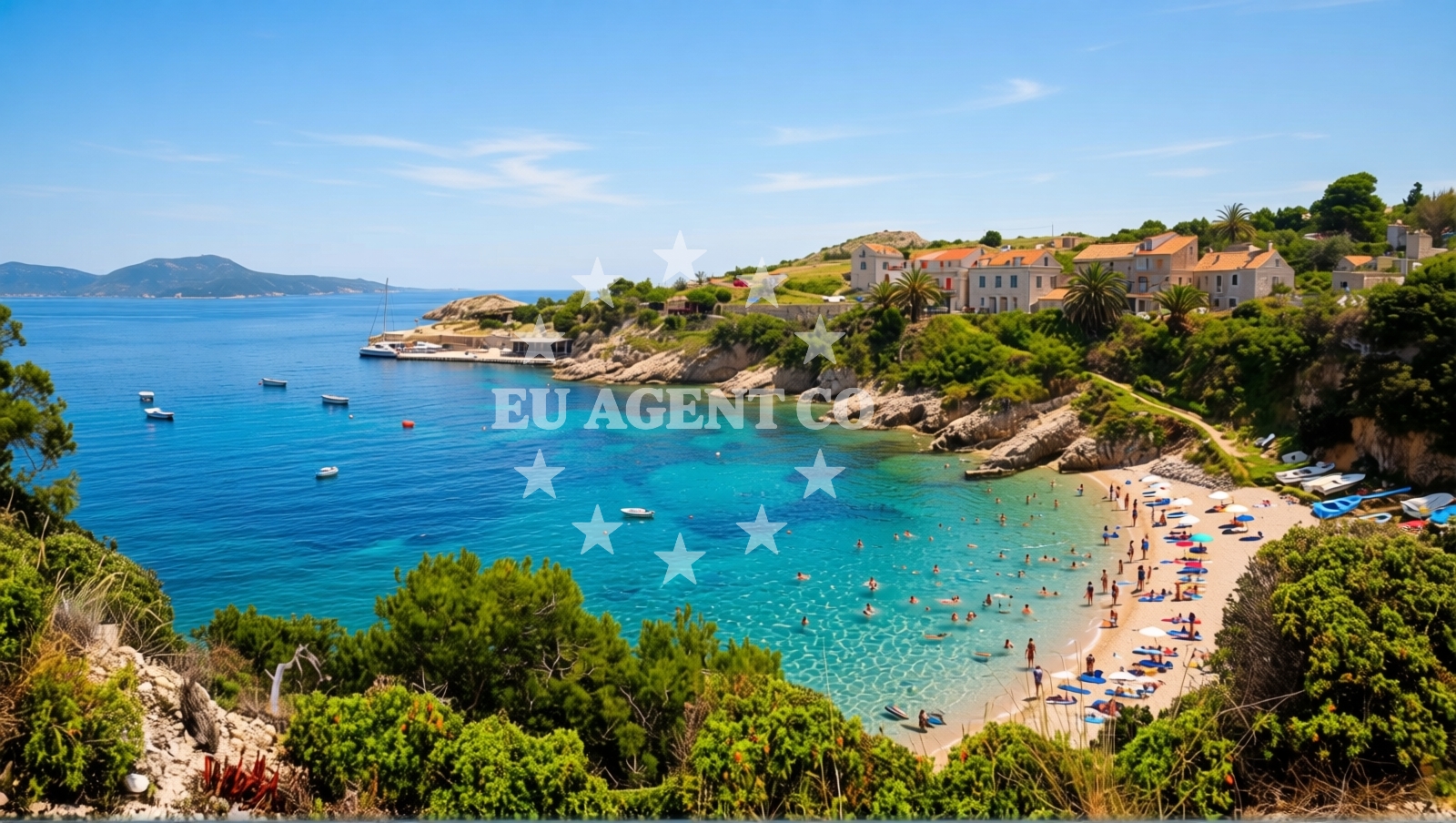 Shoreline and swimming area at Le Grand beach in Riva sv. Mikule 7, Komiža