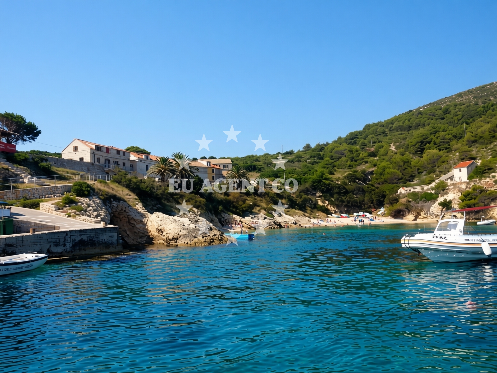 Beach facilities and surroundings at Le Grand beach in Riva sv. Mikule 7, Komiža