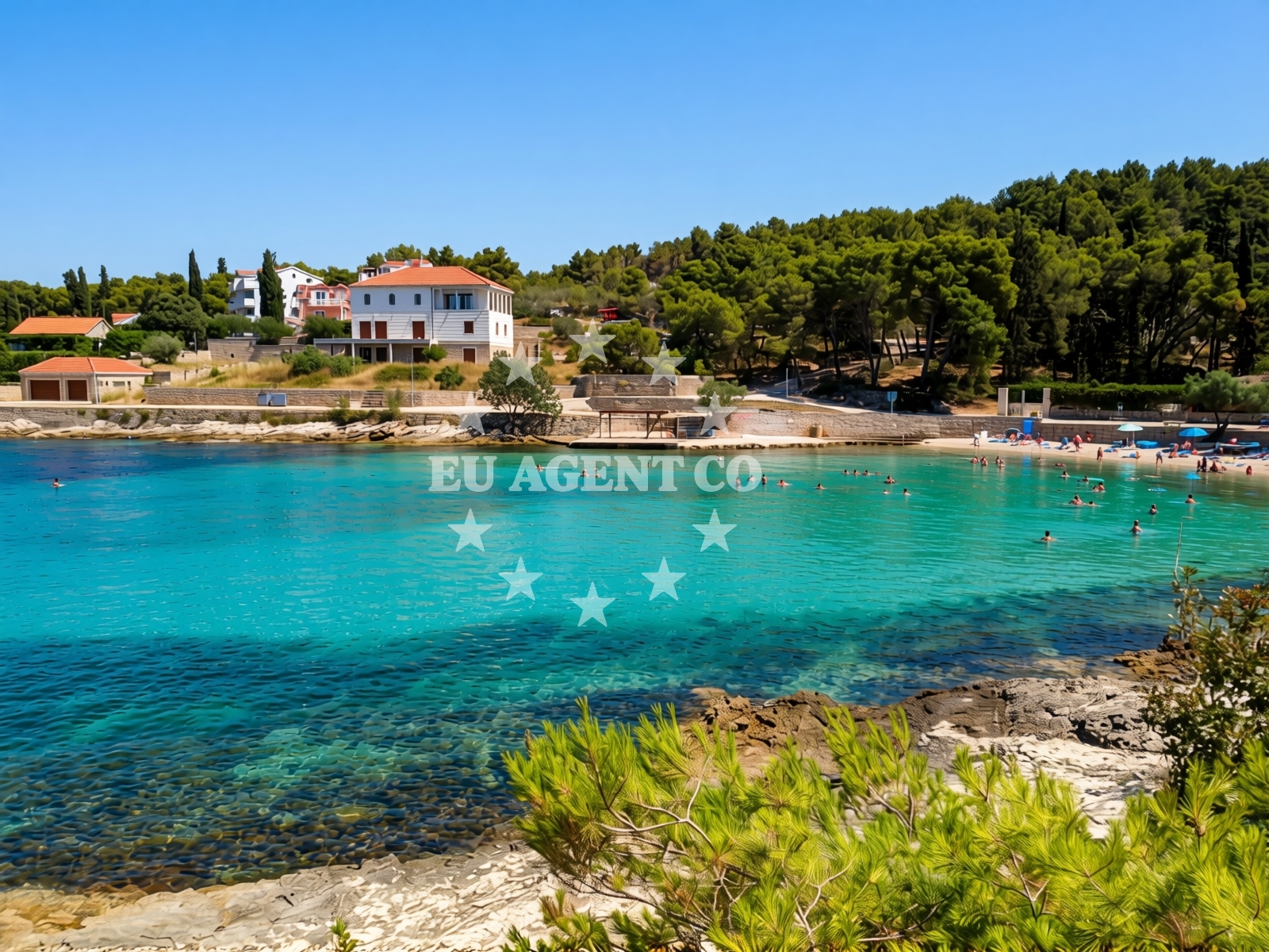 Overview of Likva beach in Braće Ivanović Valerijev 17, Sutivan