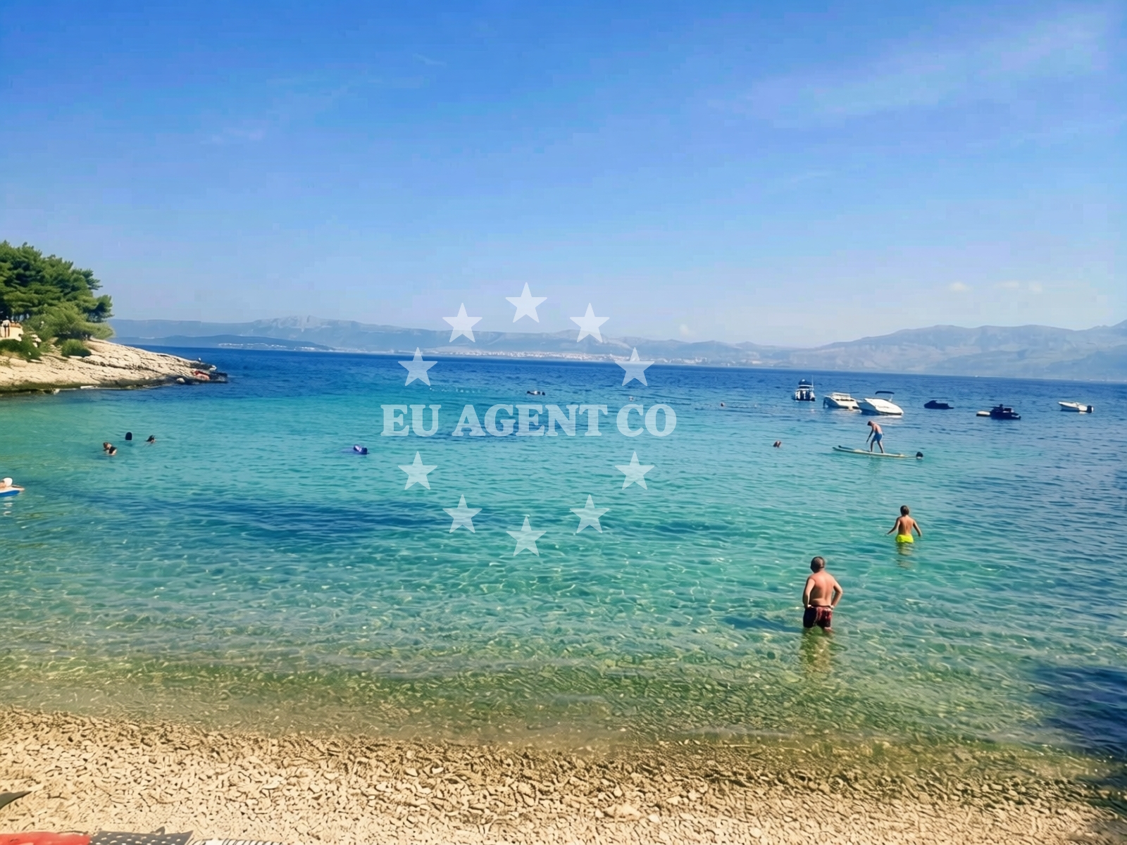 Beach facilities and surroundings at Likva beach in Braće Ivanović Valerijev 17, Sutivan