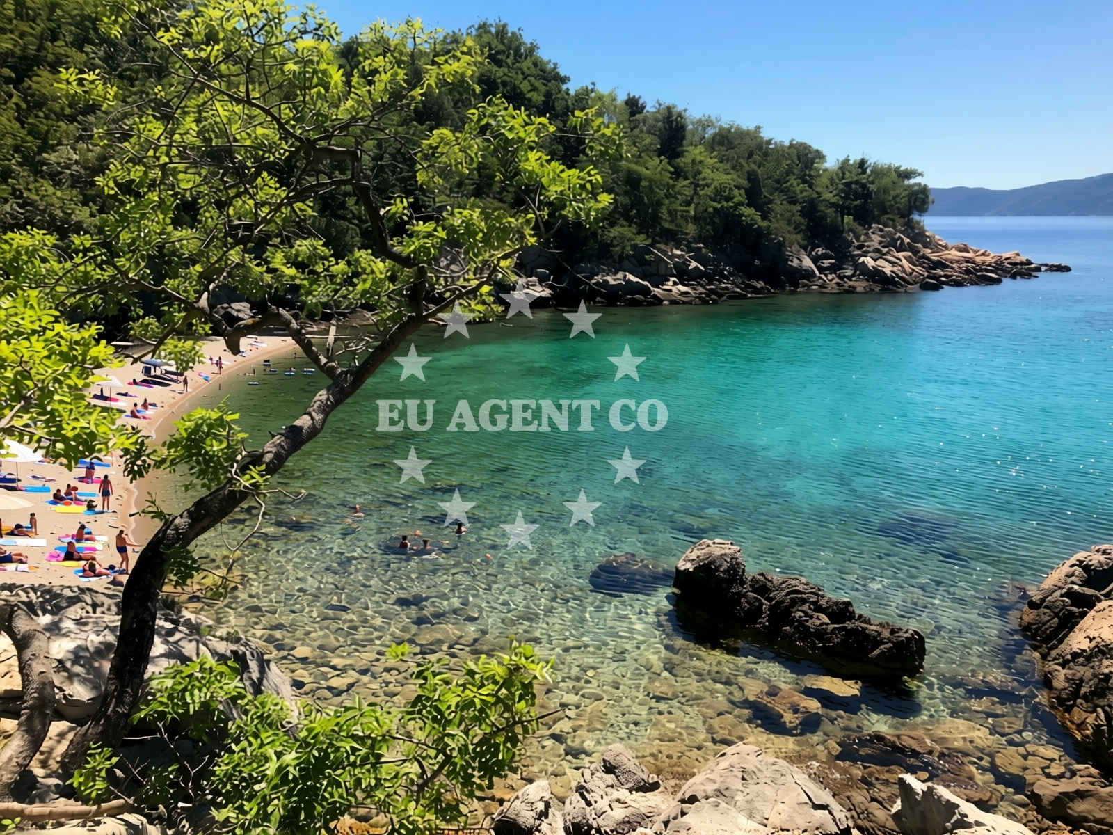 Shoreline and swimming area at Linardici beach in Milohnići 62a, Milohnići