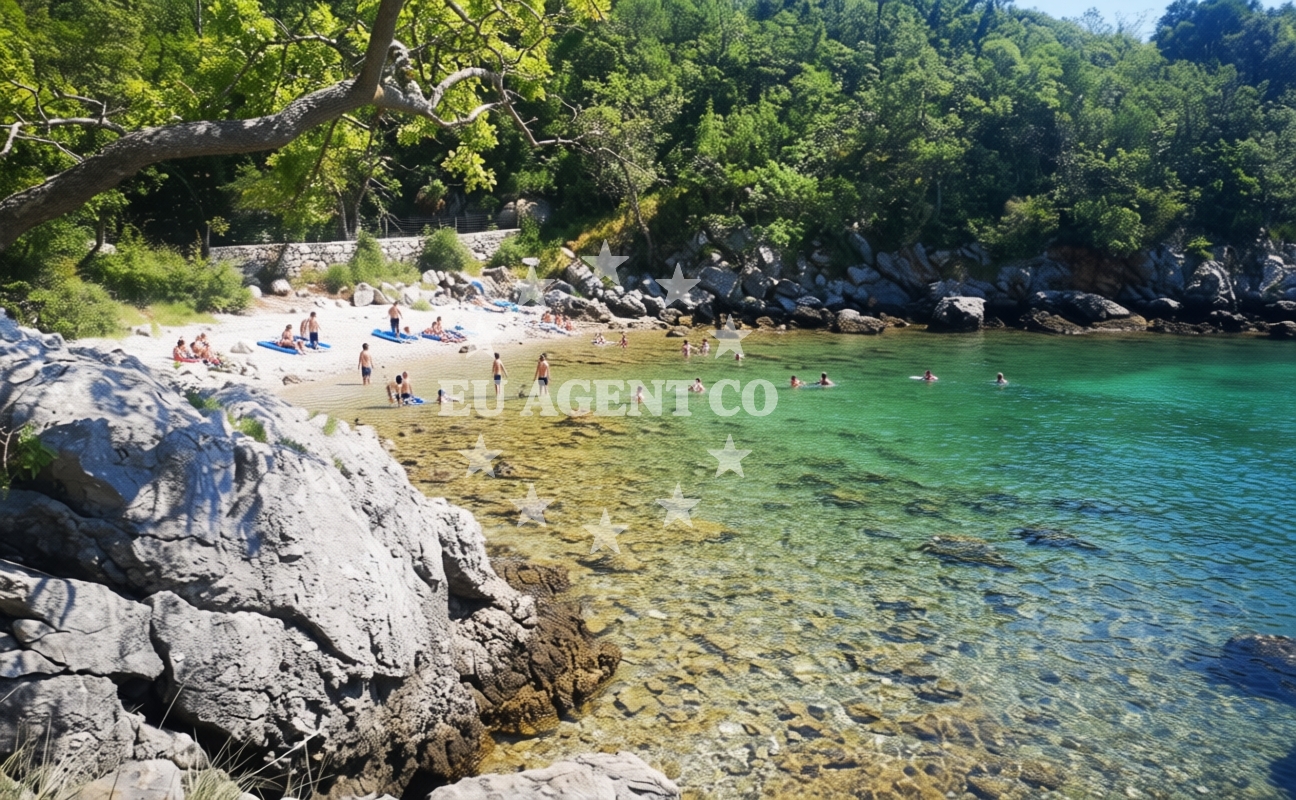 Beach facilities and surroundings at Linardici beach in Milohnići 62a, Milohnići