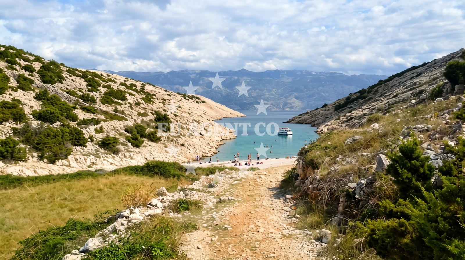 Shoreline and swimming area at Lizard's beach in Škuncini Stani 32, Novalja