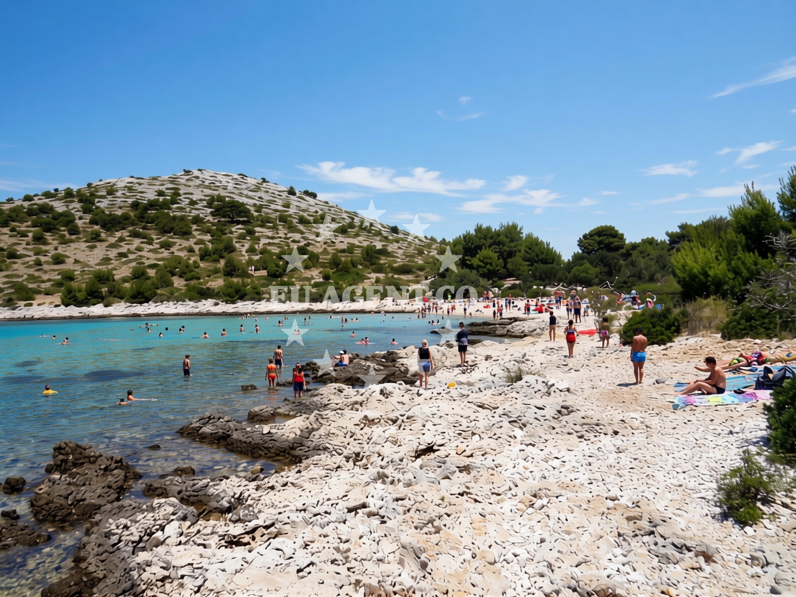Beach facilities and surroundings at Lojena beach in Otok Žut 52, Pristanišće