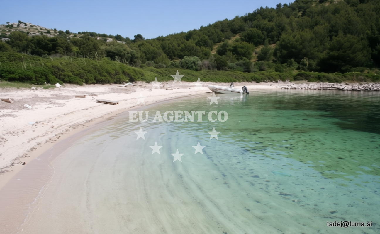Additional view of Lojisce beach in Dumboka bb, Sali