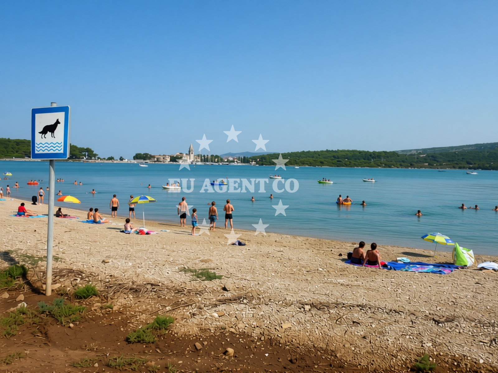 Overview of Lopari beach II in Kamping Lopari, Nerezine
