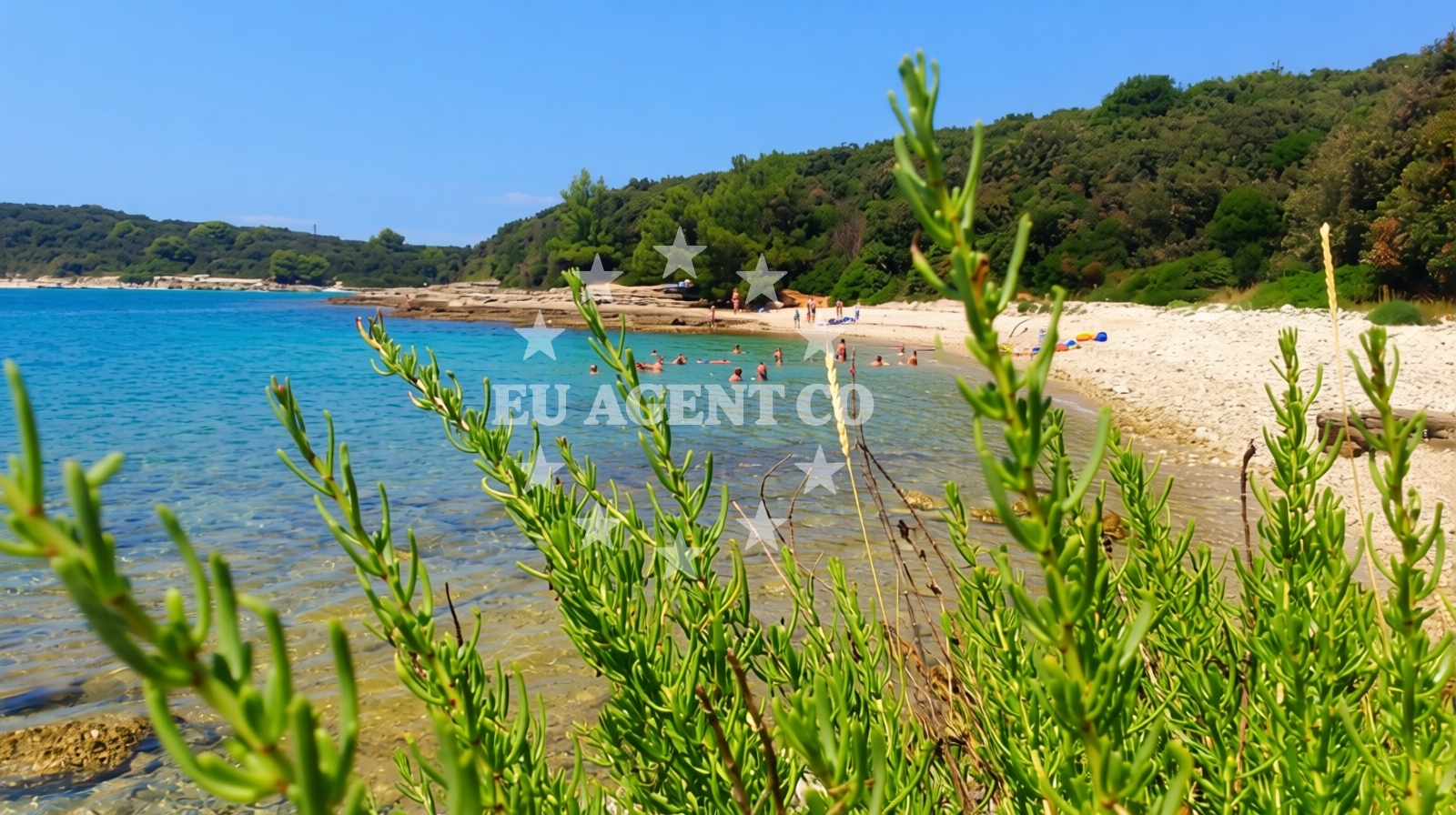 Beach facilities and surroundings at Lost beach in Put za kanalić 33, Pula