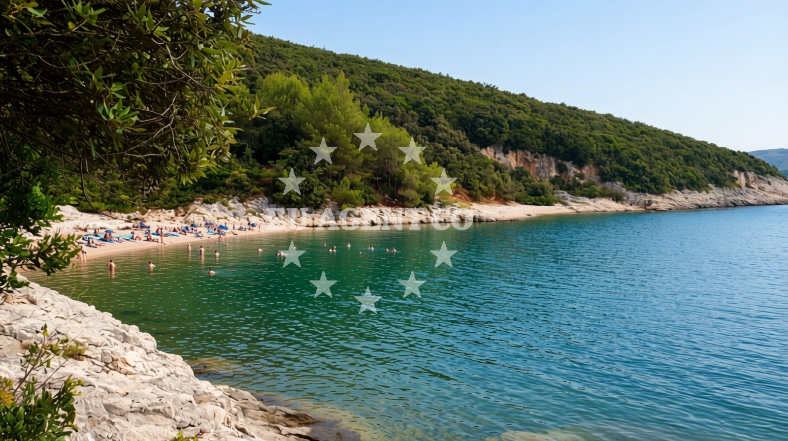 Shoreline and swimming area at Loverica beach in Luka Krnica b.b., Krnica