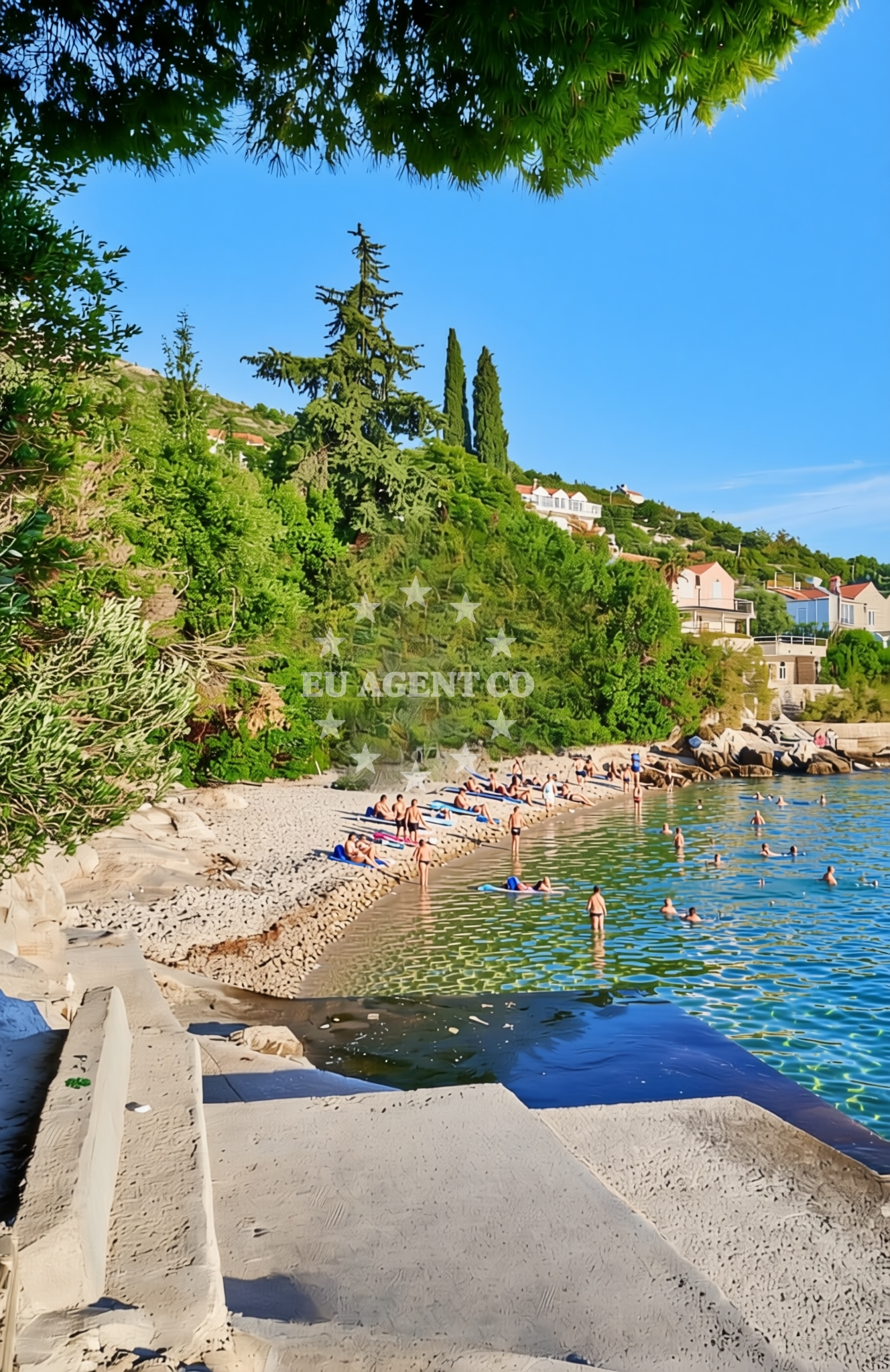 Beach facilities and surroundings at Lozica: beaches and coves (1) in Lozica