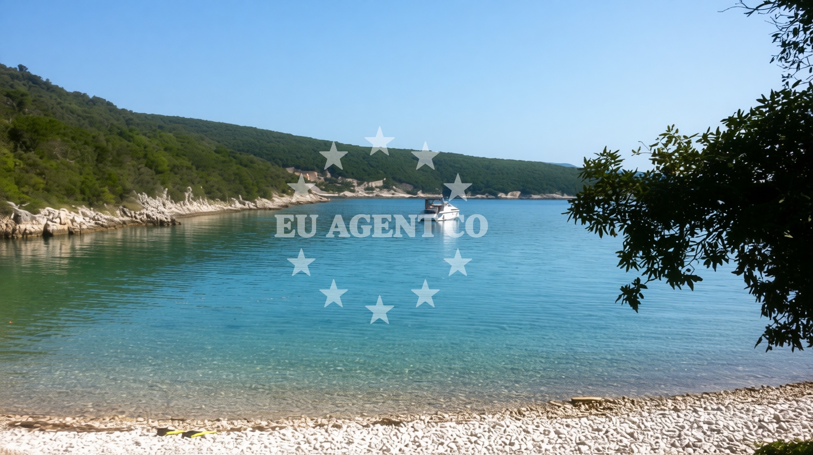Shoreline and swimming area at Lozina beach in Luka Krnica b.b., Krnica