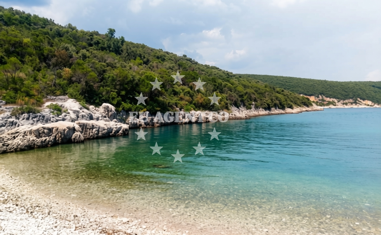 Beach facilities and surroundings at Lozina beach in Luka Krnica b.b., Krnica