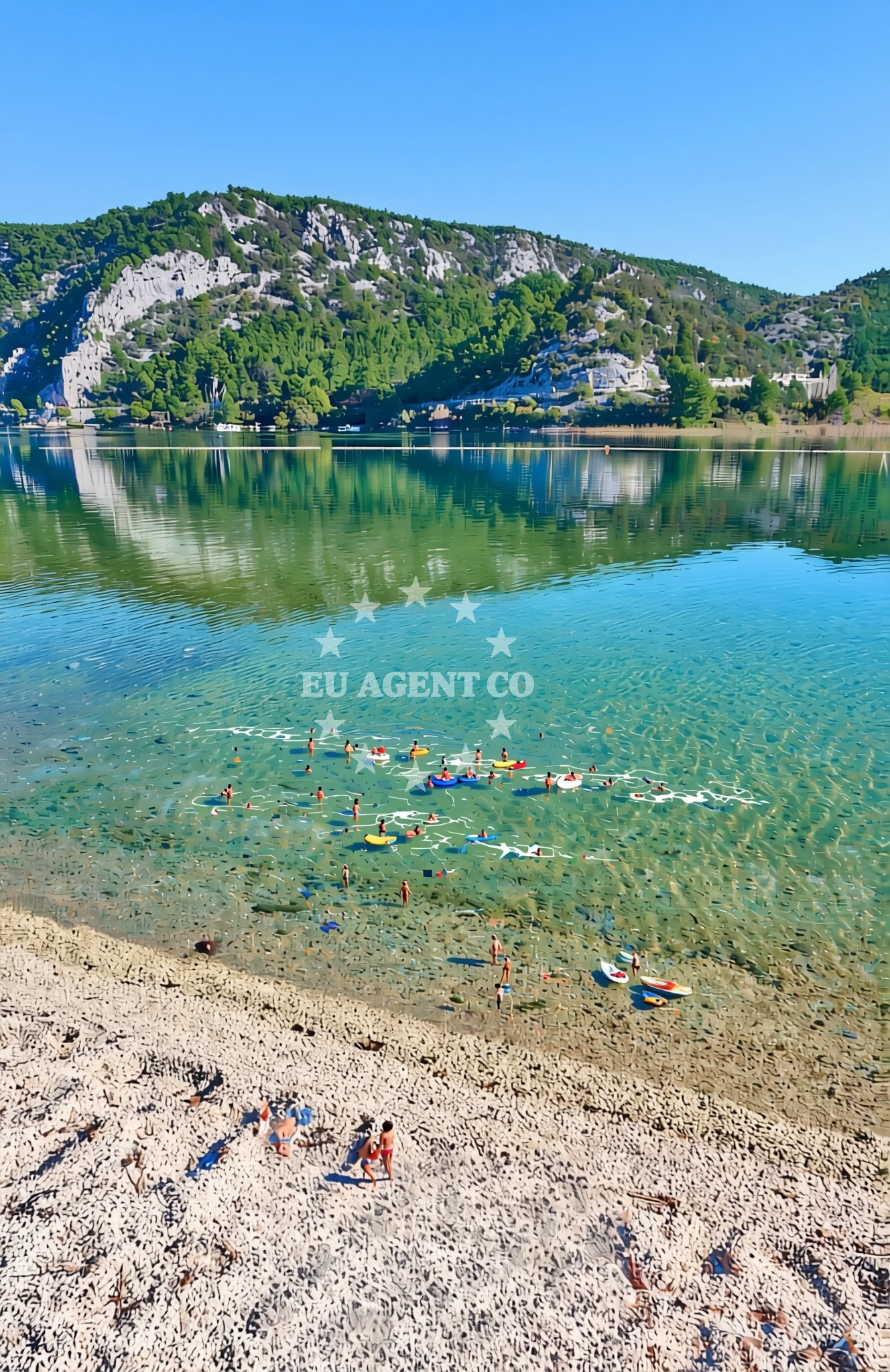 Beach facilities and surroundings at Lozovac: beaches and coves in Lozovac