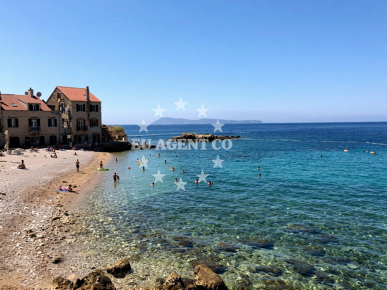 Overview of Lucica beach in Tina Ujevića 15, Komiža