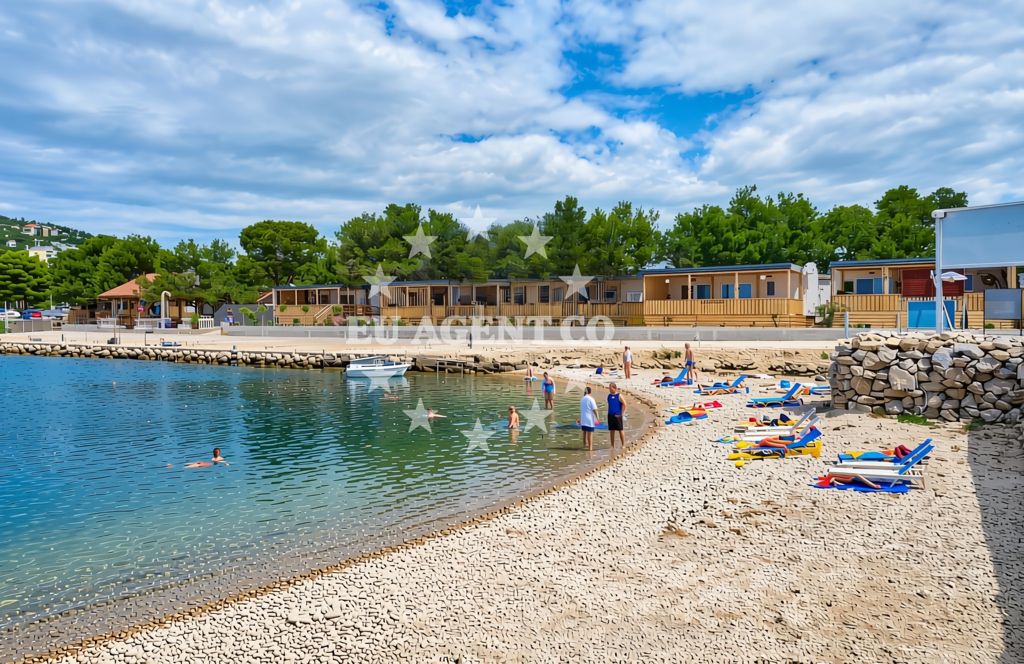 Beach facilities and surroundings at Lučica istok, Betina (Murter) Beach in Lučica istok