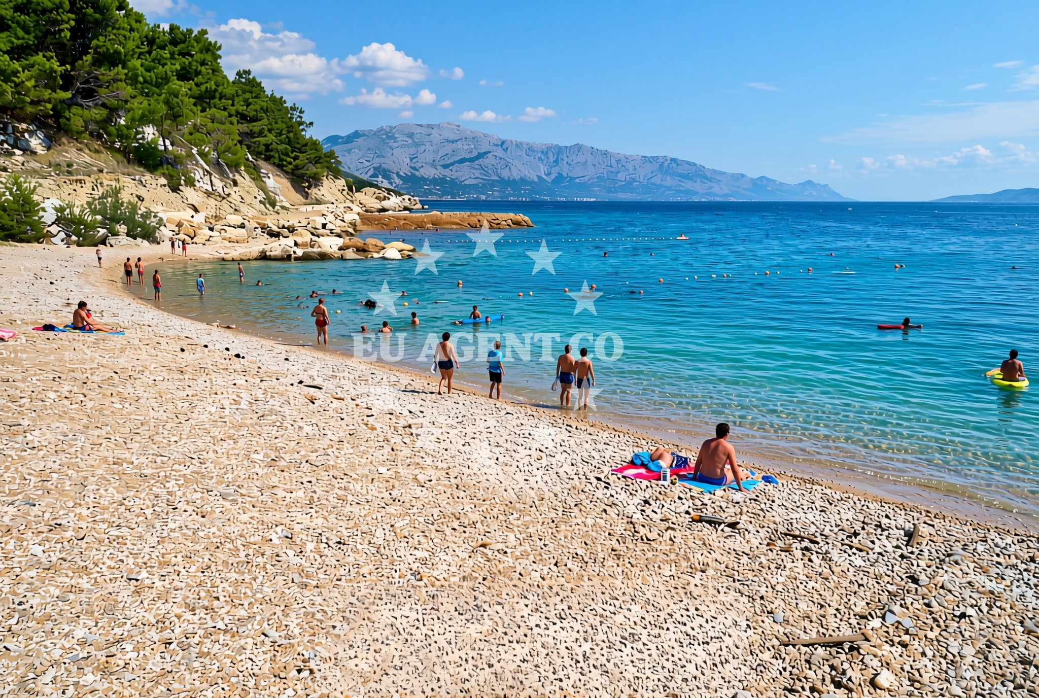 Overview of Lučica Ruskamen istok, Lokva Rogoznica Beach in Lučica Ruskamen istok