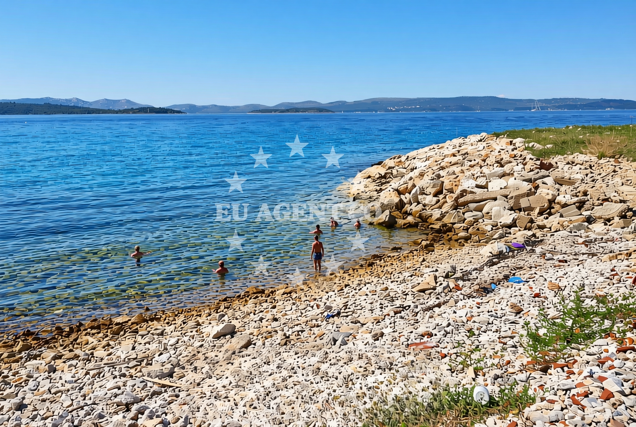 Overview of Lučica sredina, Ugljan (Ugljan) Beach in Lučica sredina