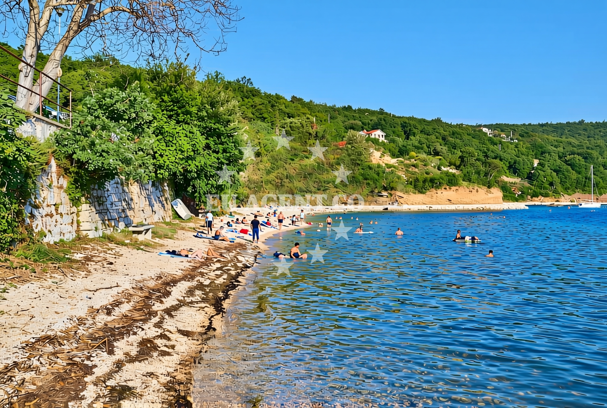 Overview of Lučica, Trget Beach in Lučica