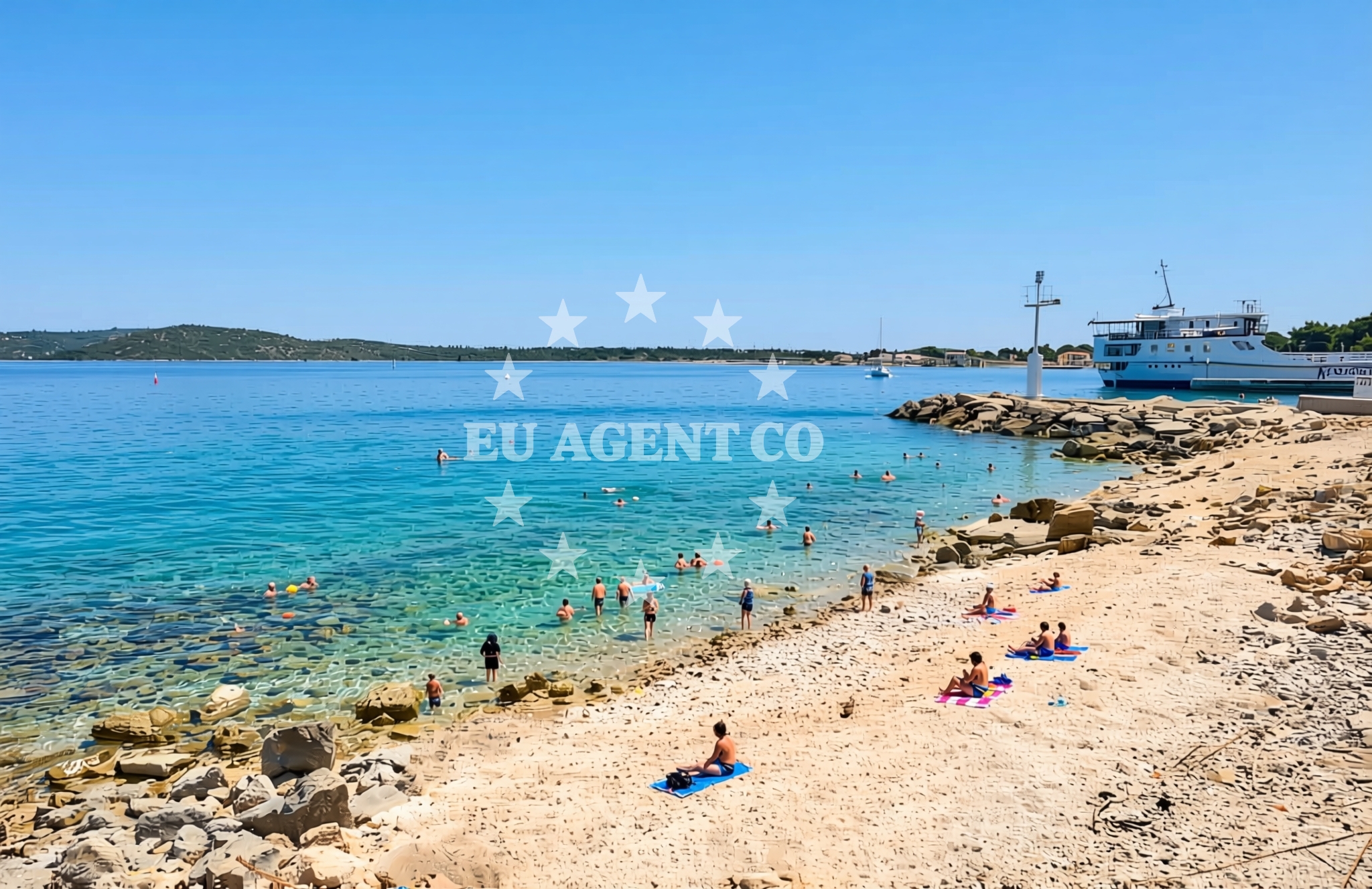 Beach facilities and surroundings at Luka, Drvenik Mali (Drvenik Mali) Beach in Luka