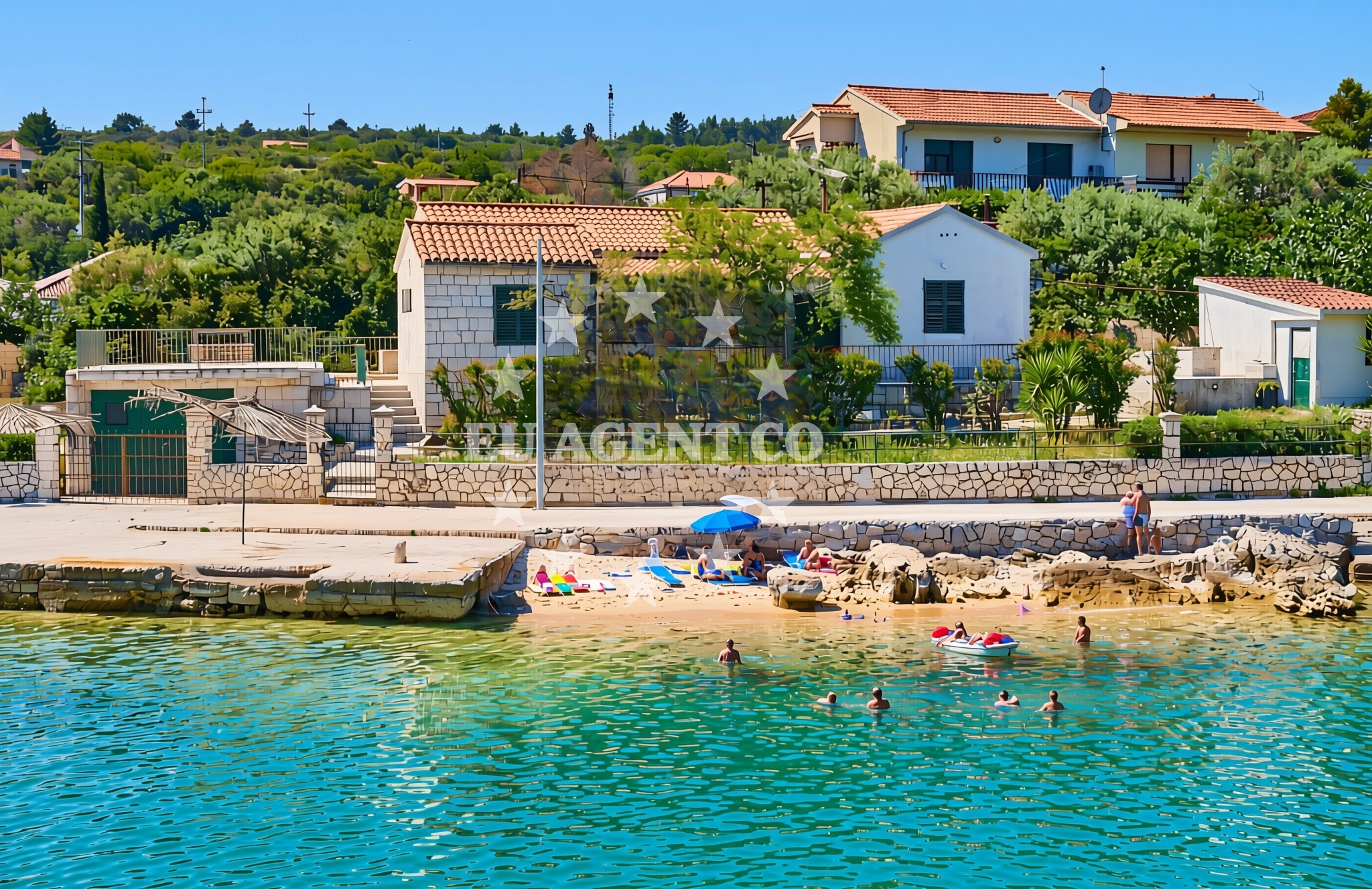 Beach facilities and surroundings at Luka, Drvenik Veliki (Drvenik Veli) Beach in Luka