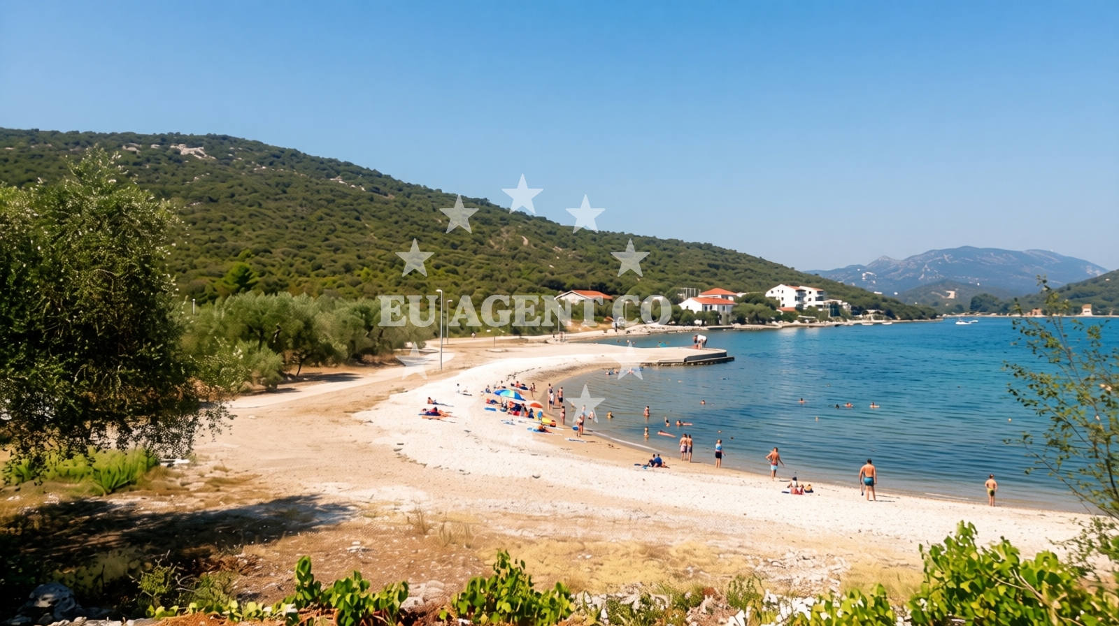 Beach facilities and surroundings at Luka Dubrava beach in Sutvid 11, Dubrava
