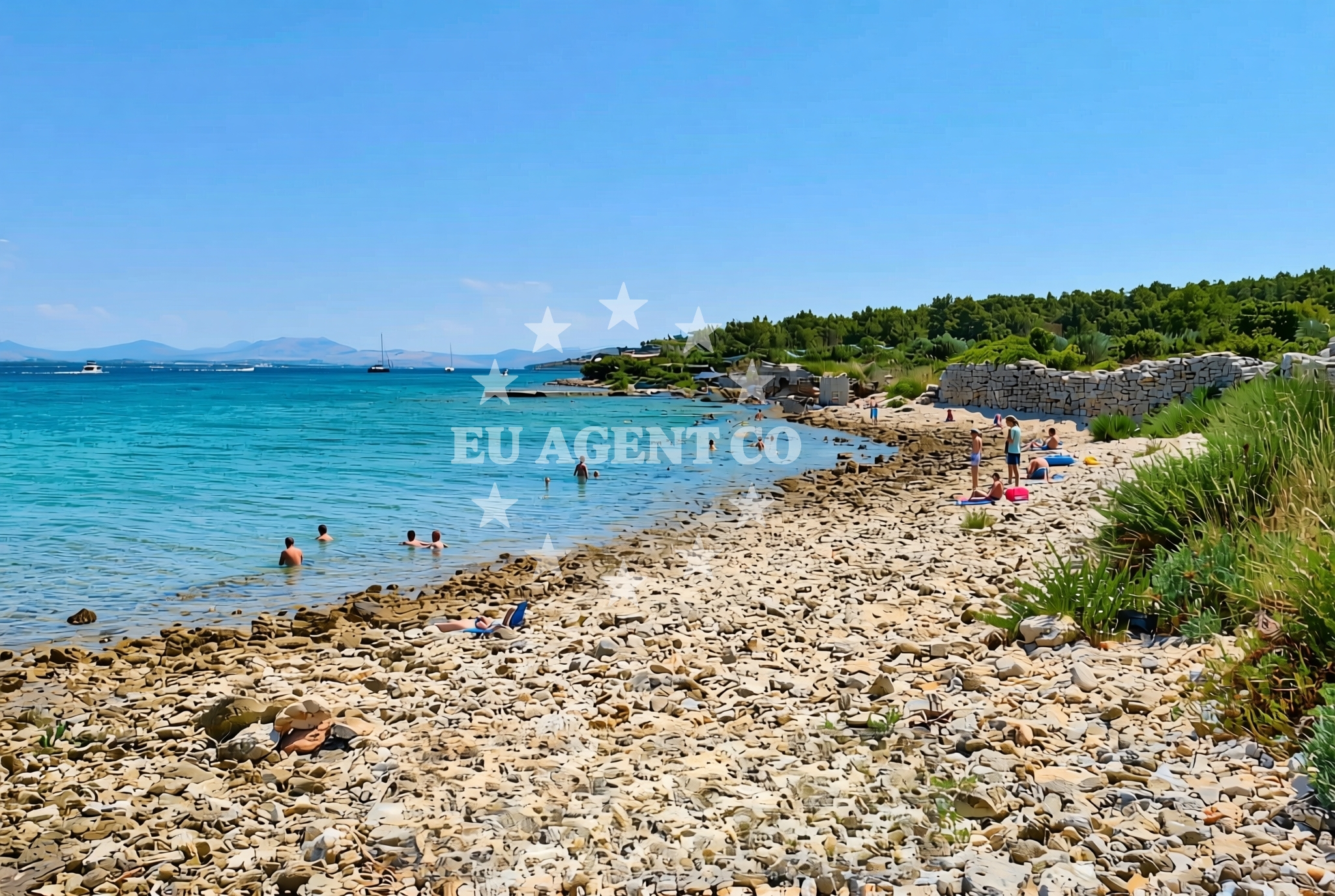 Overview of Luka sjever, Prvić Luka (Prvić) Beach in Luka sjever