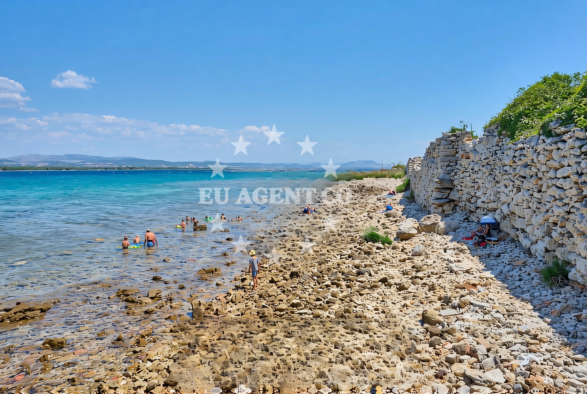 Shoreline and swimming area at Luka sjever, Prvić Luka (Prvić) Beach in Luka sjever
