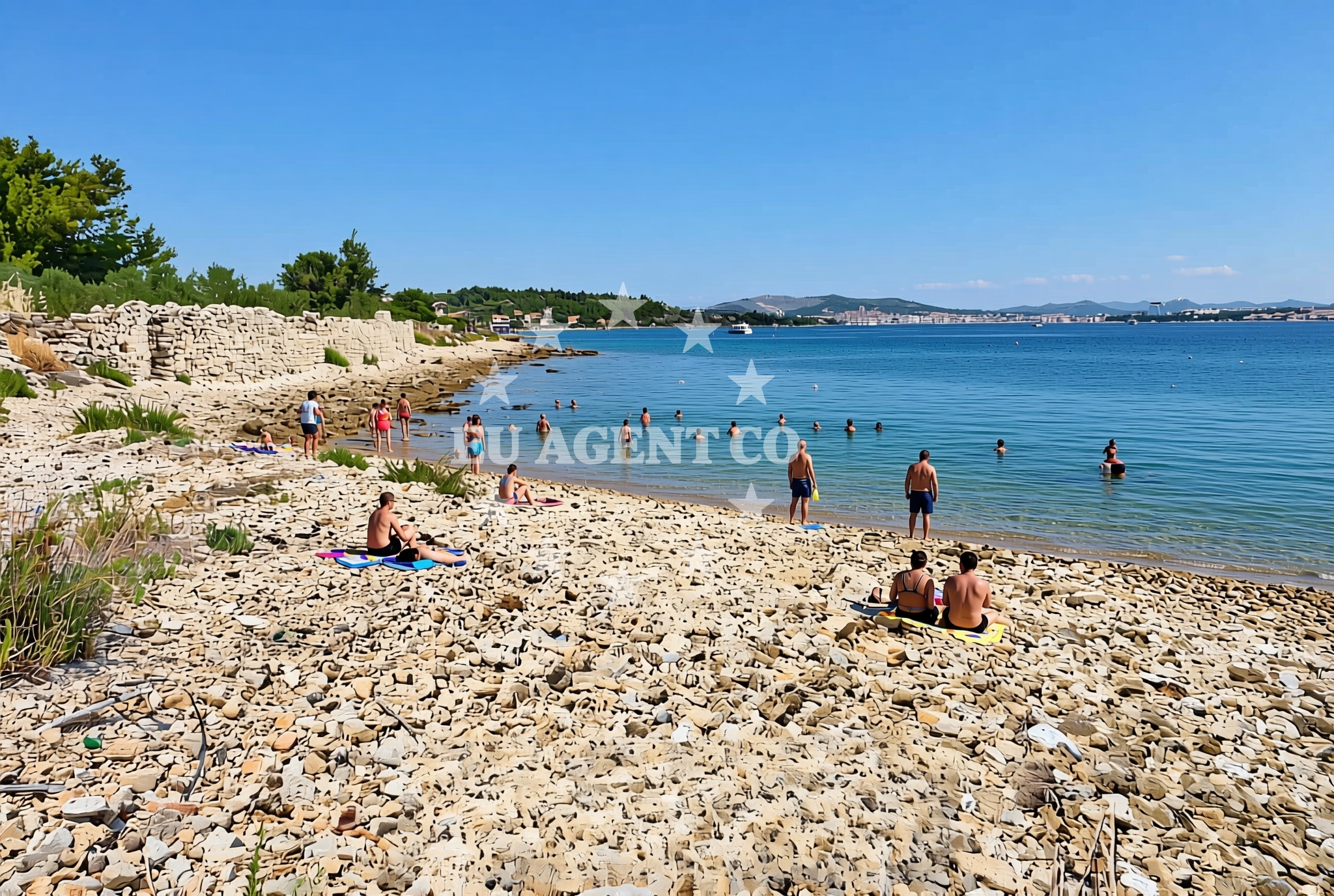 Beach facilities and surroundings at Luka sjever, Prvić Luka (Prvić) Beach in Luka sjever