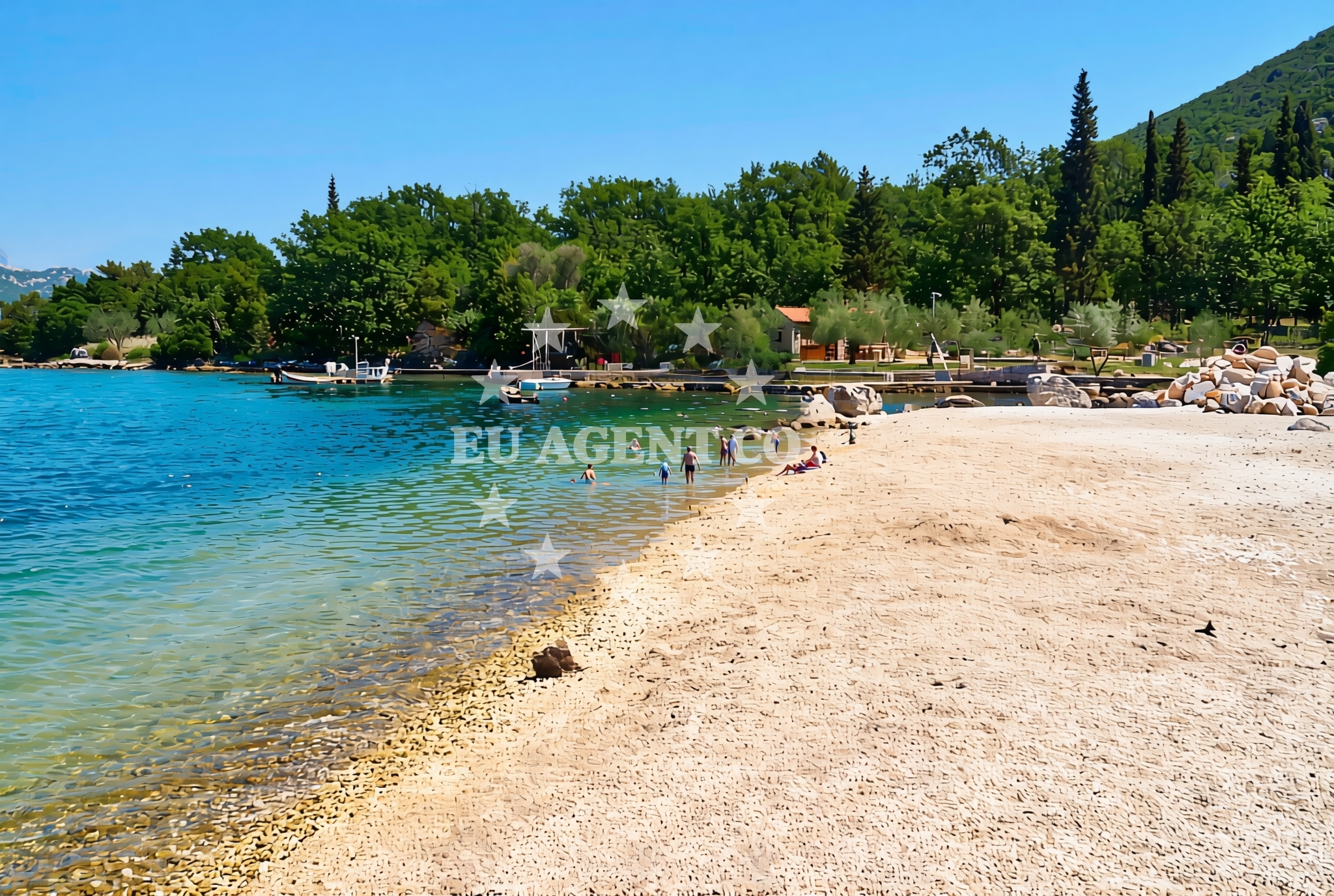 Shoreline and swimming area at Luka stonska jug, Luka (Ston) Beach in Luka stonska jug