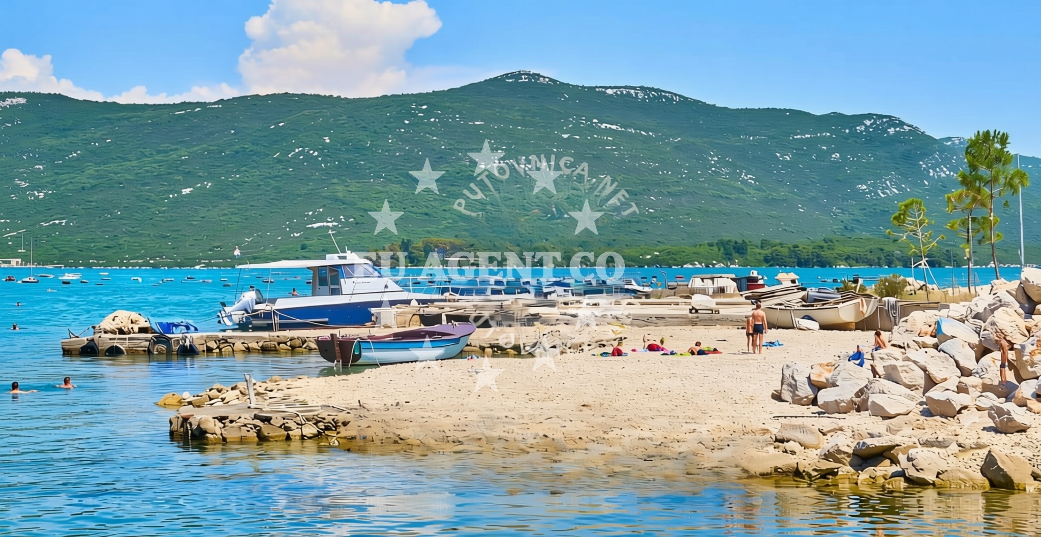 Beach facilities and surroundings at Luka stonska sredina, Luka (Ston) Beach in Luka stonska sredina
