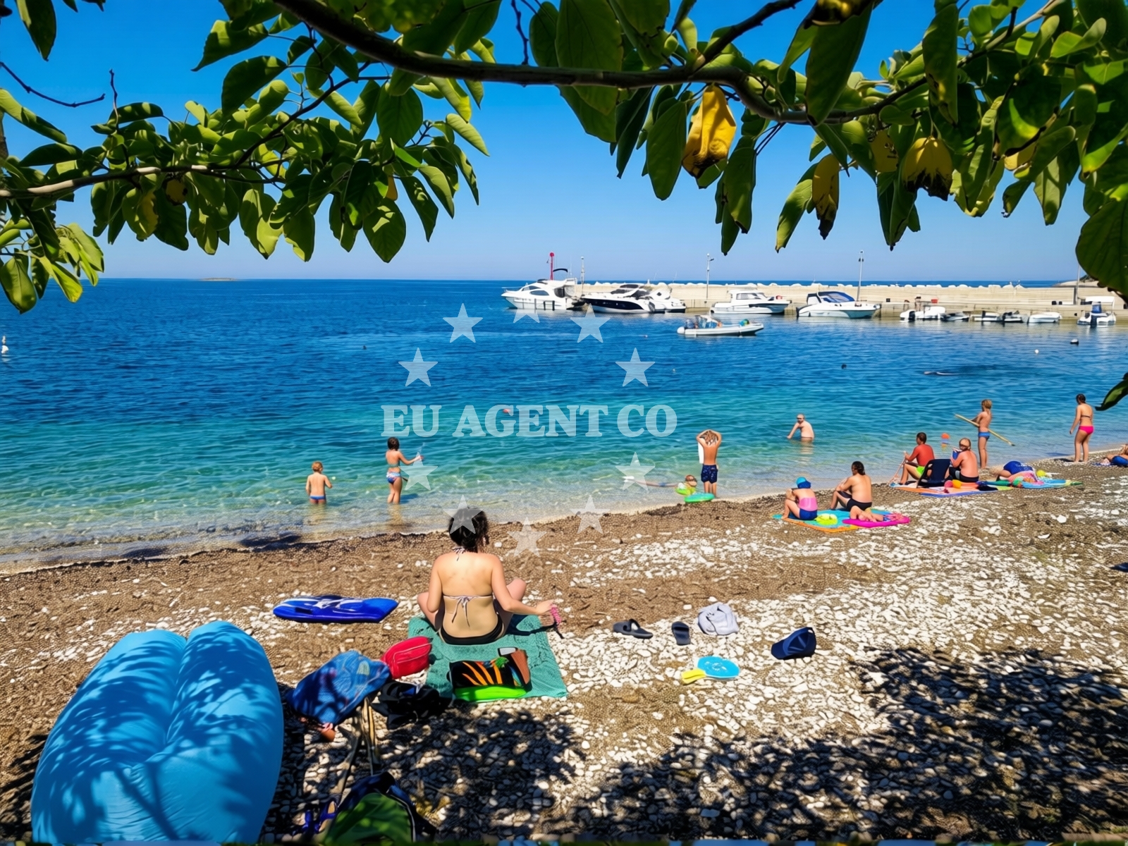 Beach facilities and surroundings at Luka Unije in Unije 95, Unije