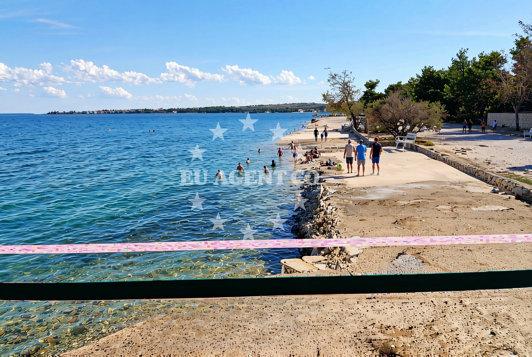 Shoreline and swimming area at Luka zapad, Vir (Vir) Beach in Luka zapad