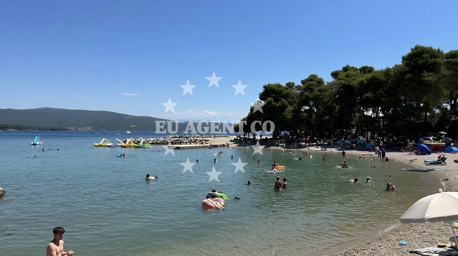 Shoreline and swimming area at Lukobran Beach in 3 Ulica Braće Linardića, Krk