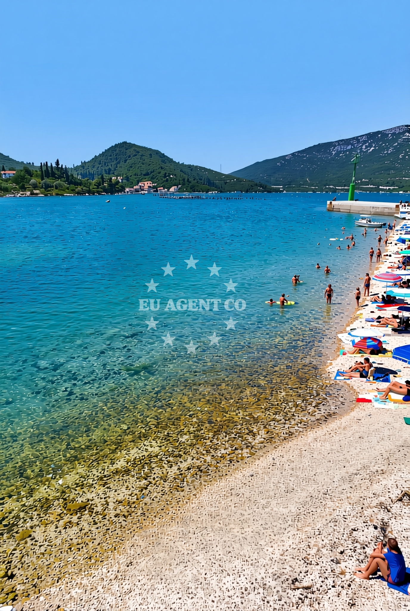 Beach facilities and surroundings at Lukobran jug, Hodilje Beach in Lukobran jug