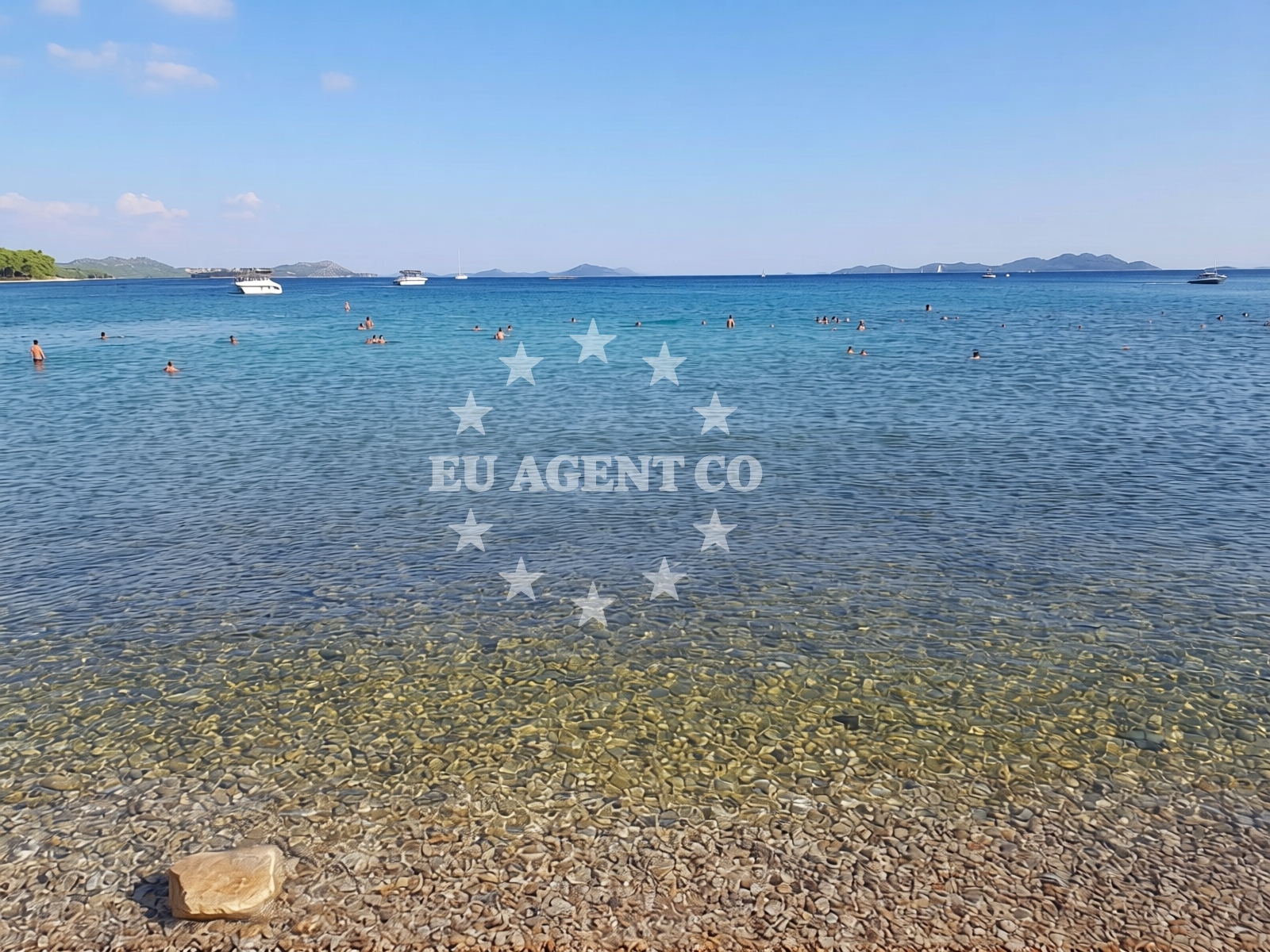 Shoreline and swimming area at Lumbrak beach in Crvena Luka 1, Biograd na Moru