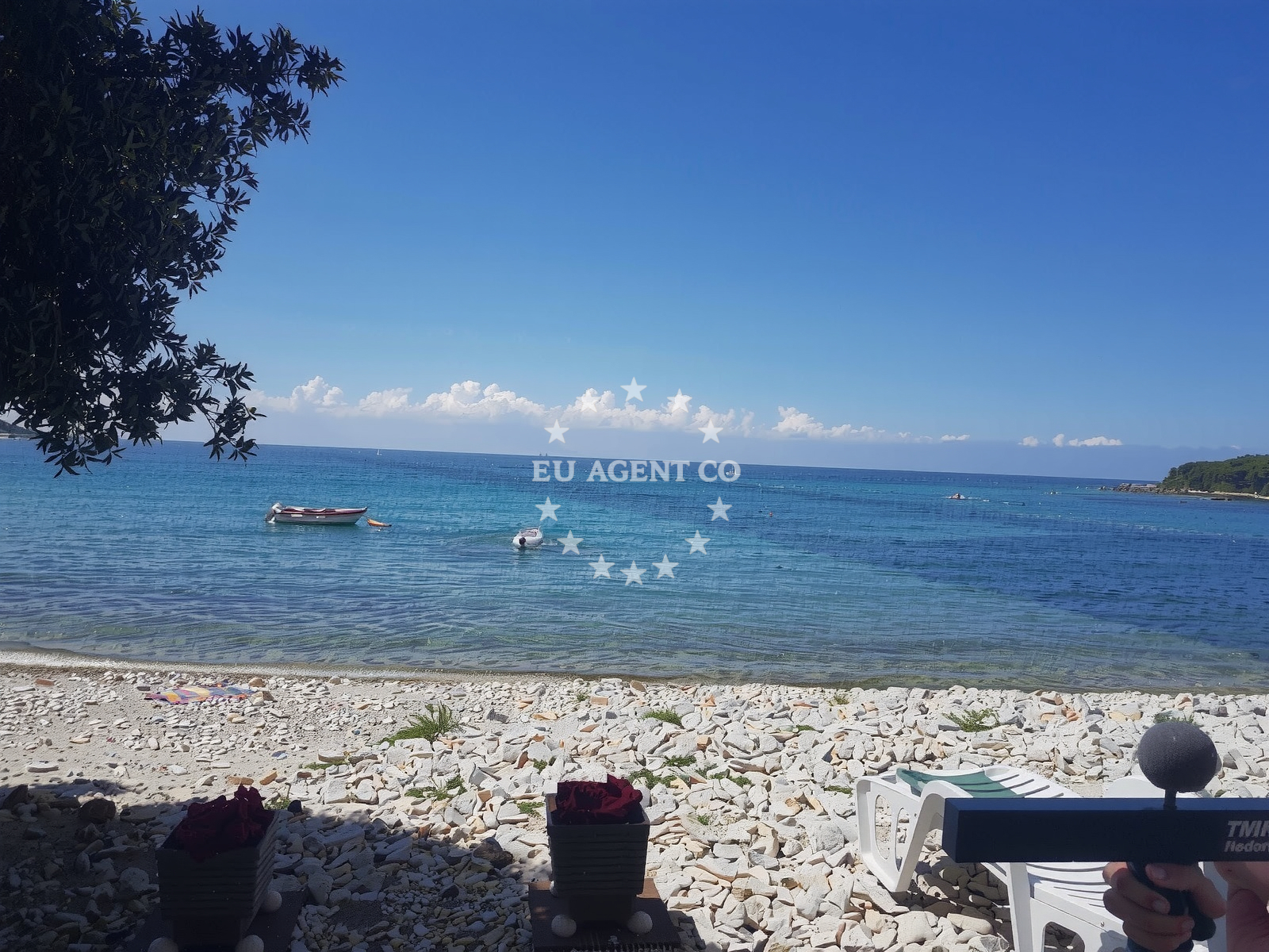 Shoreline and swimming area at Luna beach in San Pol 1, Bale