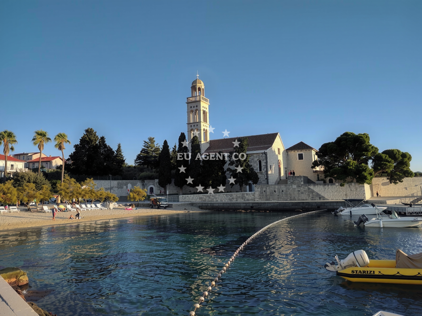 Shoreline and swimming area at Lusica beach in Hv. Bratovština 1, Hvar