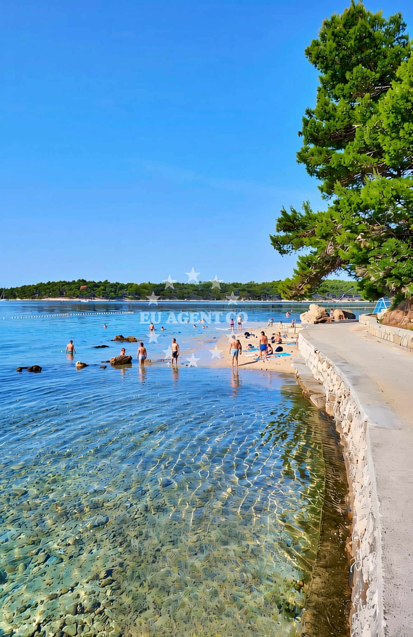Shoreline and swimming area at Macolići, Palit (Rab) Beach in Macolići