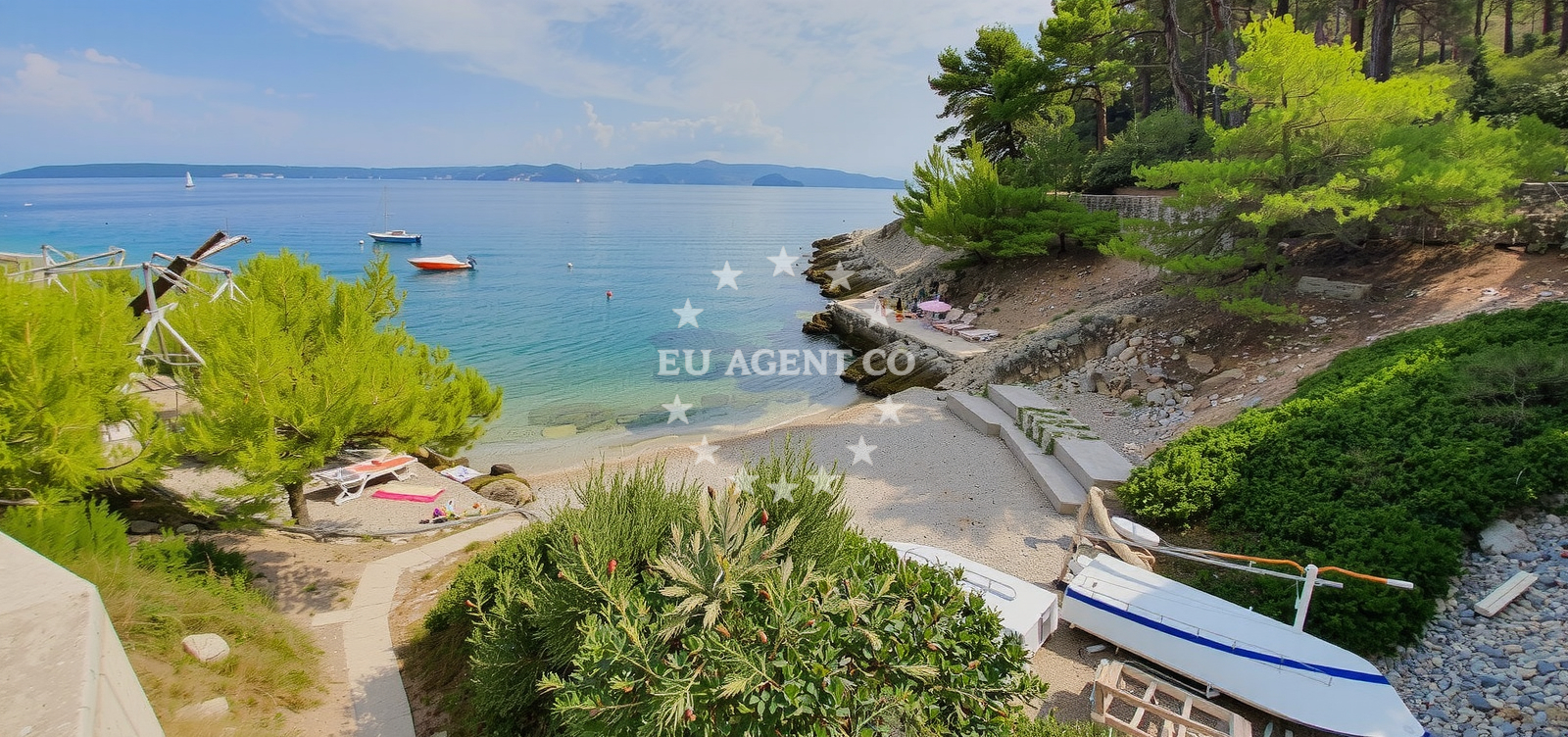 Beach facilities and surroundings at Maja's beach in Riva Pelegrin 89, Stomorska