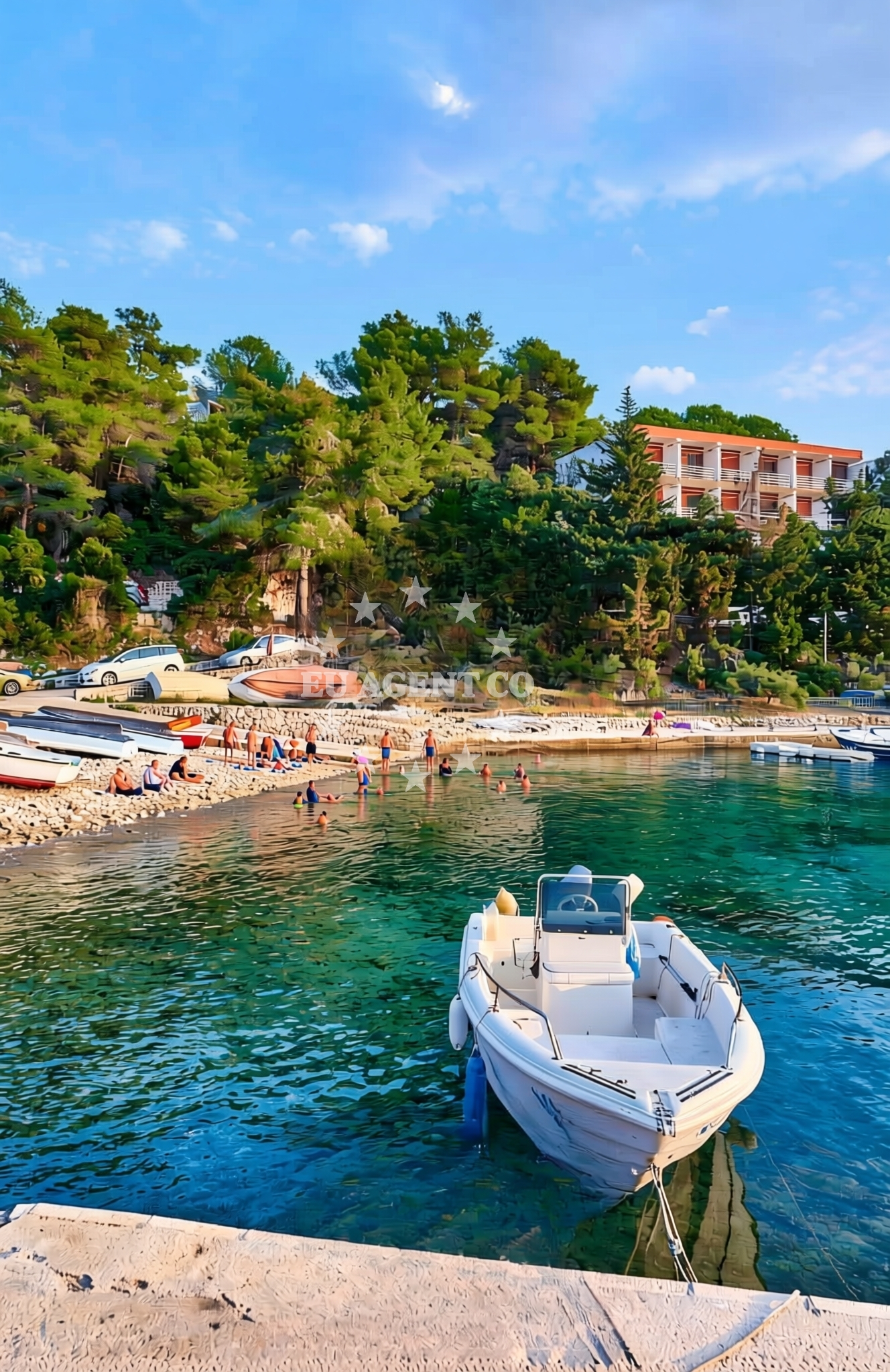 Beach facilities and surroundings at Mala Garška, Hvar (Hvar) Beach in Mala Garška