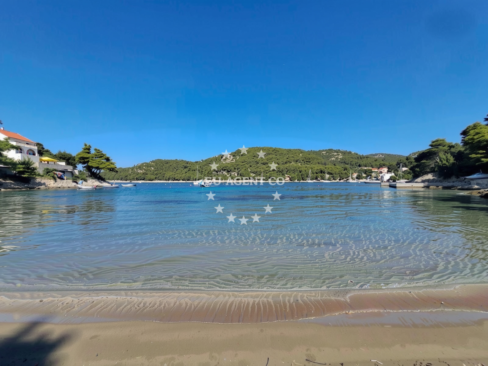 Beach facilities and surroundings at Mala Saplunara Beach in Saplunara 35, Saplunara
