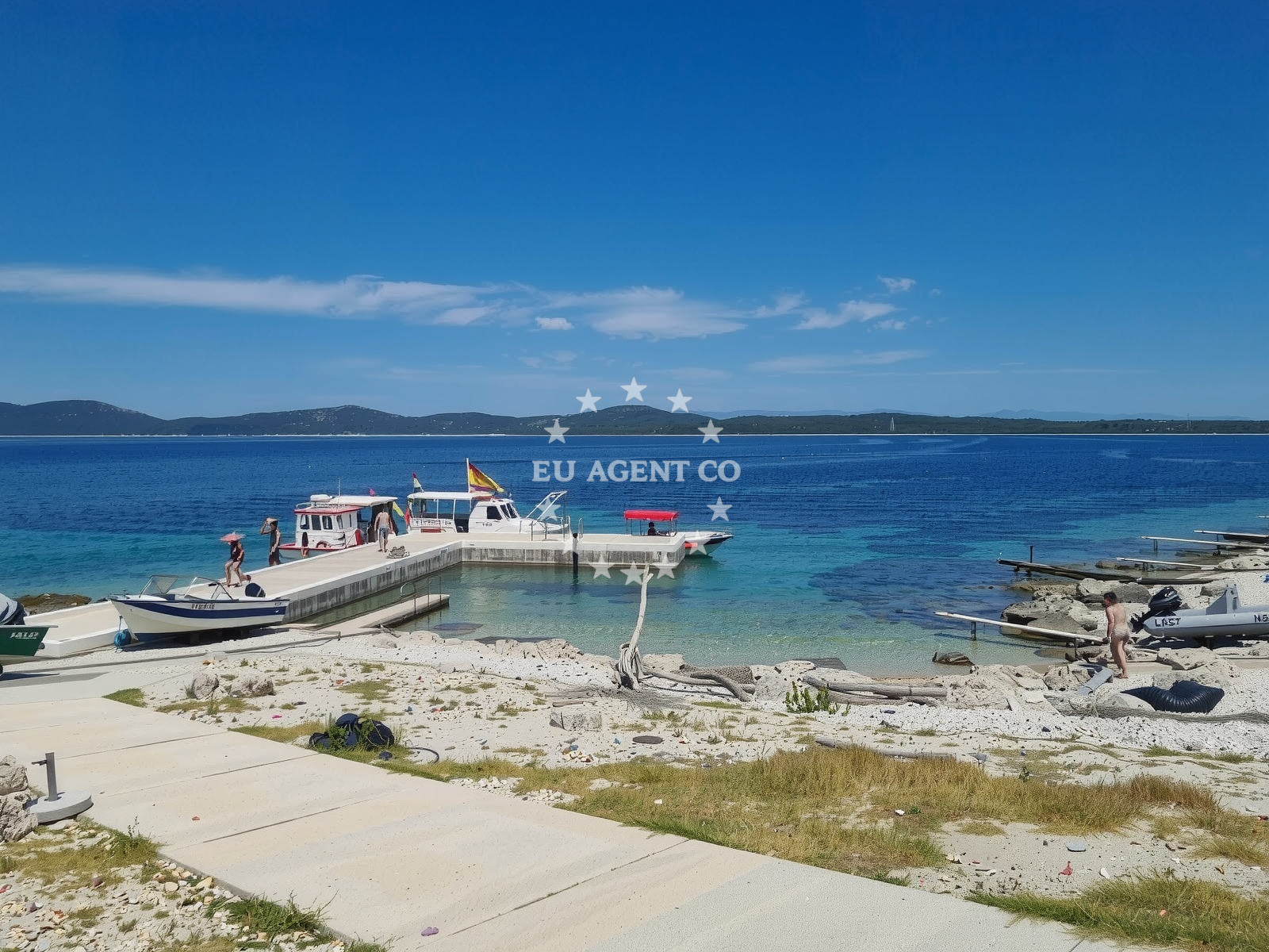 Shoreline and swimming area at Male Srakane Beach in Artatore ulica 64, Mali Lošinj