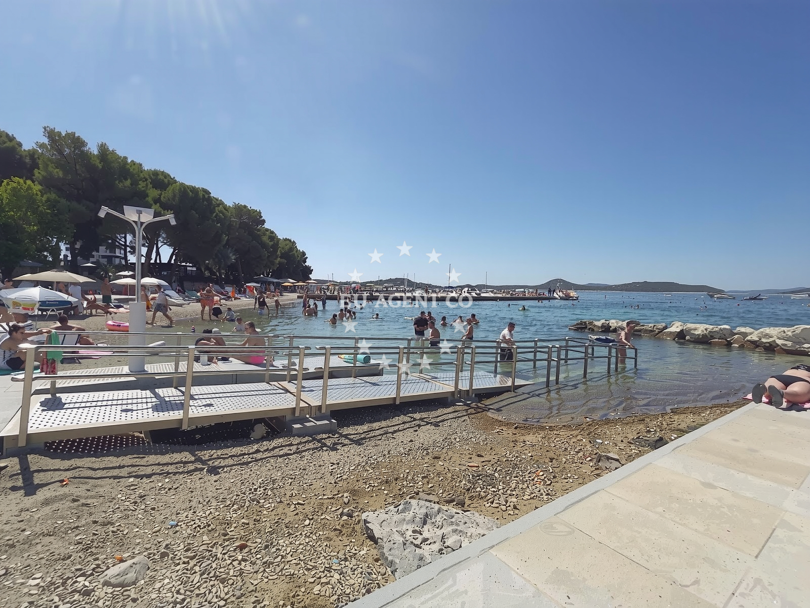 Additional view of Male Vrulje Beach in 11 Kraje ulica, Vodice