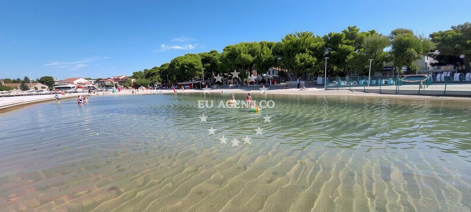 Additional view of Male Vrulje Beach in 11 Kraje ulica, Vodice