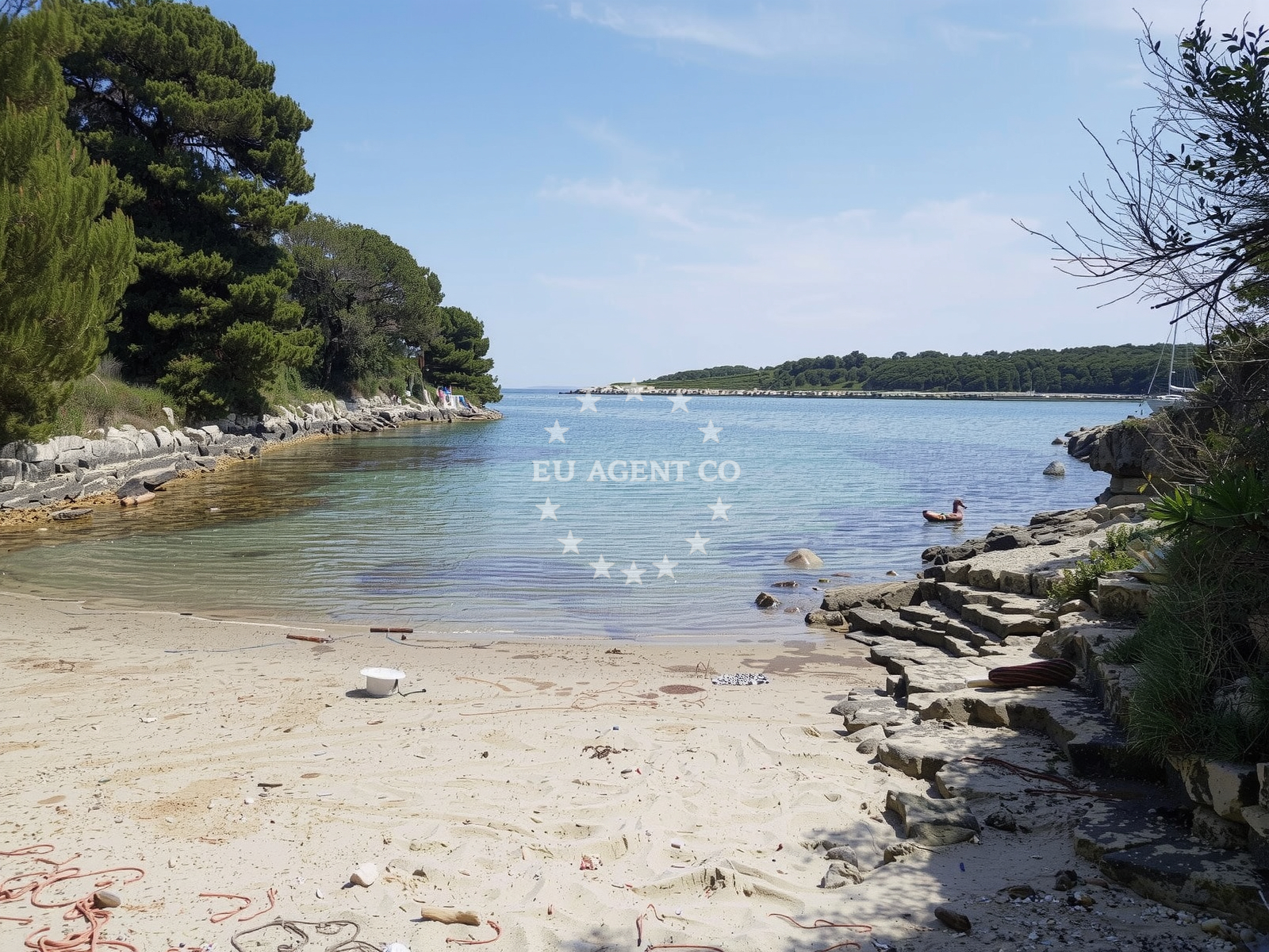 Overview of Mali Portic beach in 218 Selo 1, Premantura