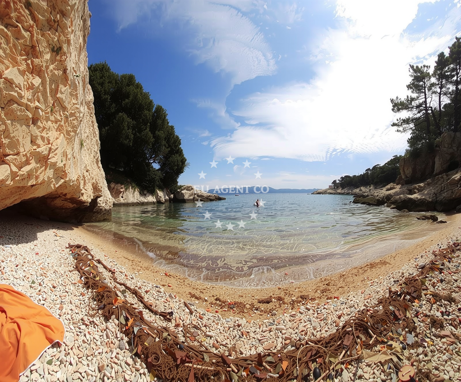 Additional view of Mali Portluk beach in Gondolići 20a, Labin