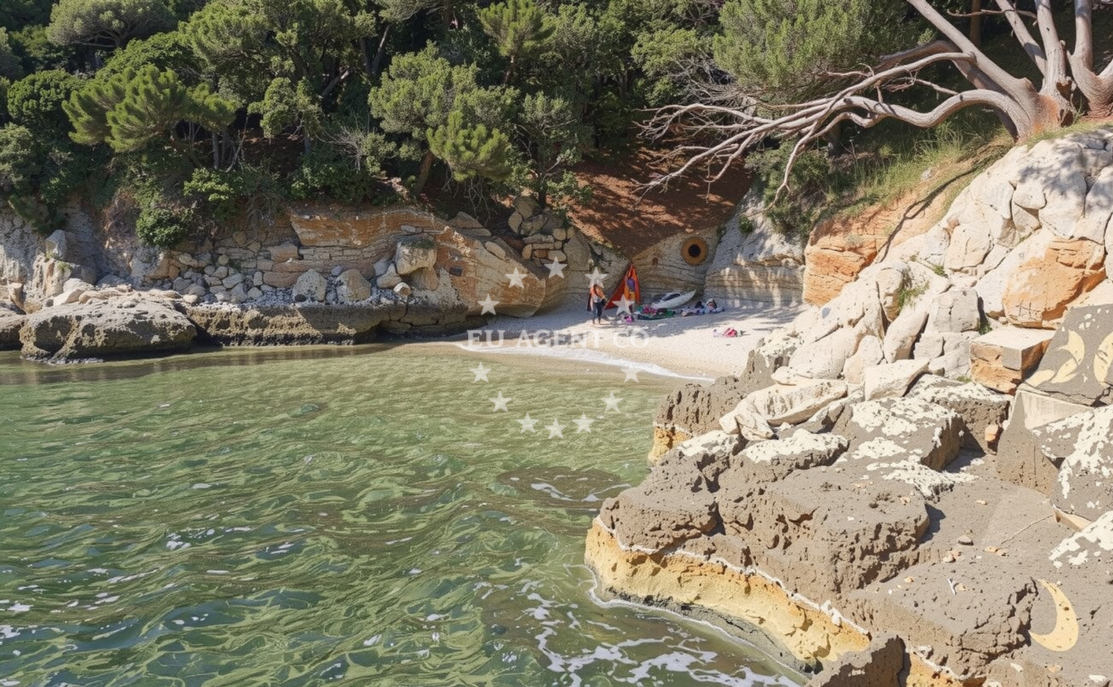 Additional view of Mali Portluk beach in Gondolići 20a, Labin